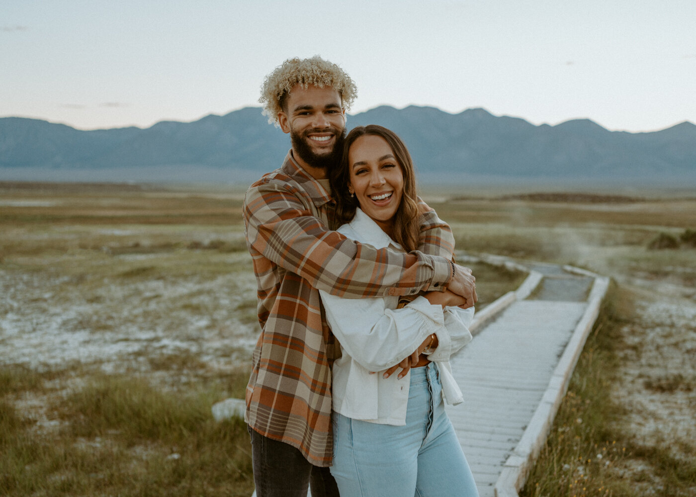 Hot Springs Engagement Session | Couples Photos at Mammoth Lakes, California | Sunrise at Wild Willy’s Hot Springs | Couple outfit inspo