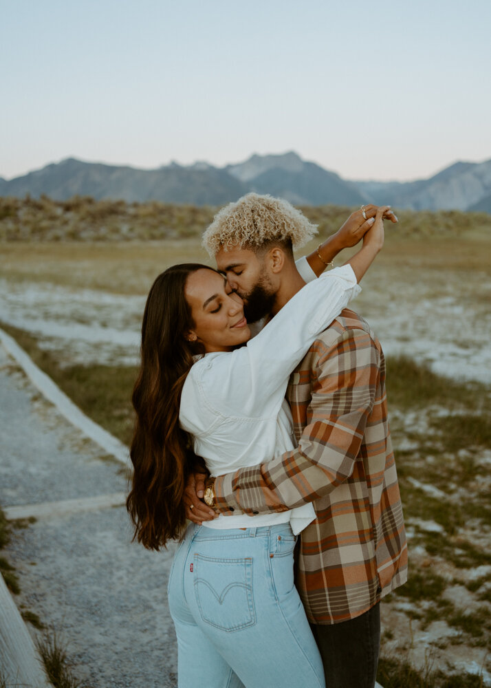 Hot Springs Engagement Session | Couples Photos at Mammoth Lakes, California | Sunrise at Wild Willy’s Hot Springs | Couple outfit inspo