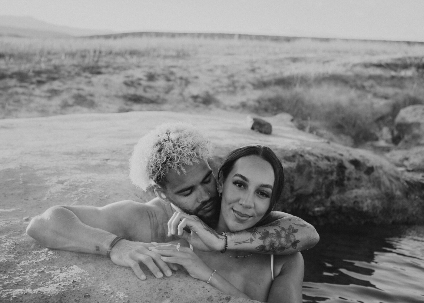 Hot Springs Engagement Session | Couples Photos at Mammoth Lakes, California | Sunrise at Wild Willy’s Hot Springs | Couple outfit inspo