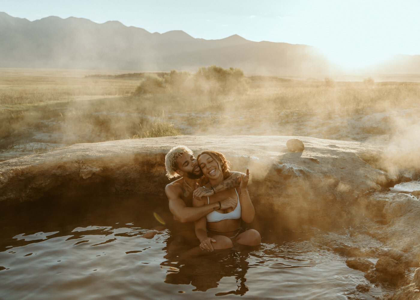 Hot Springs Engagement Session | Couples Photos at Mammoth Lakes, California | Sunrise at Wild Willy’s Hot Springs | Couple outfit inspo