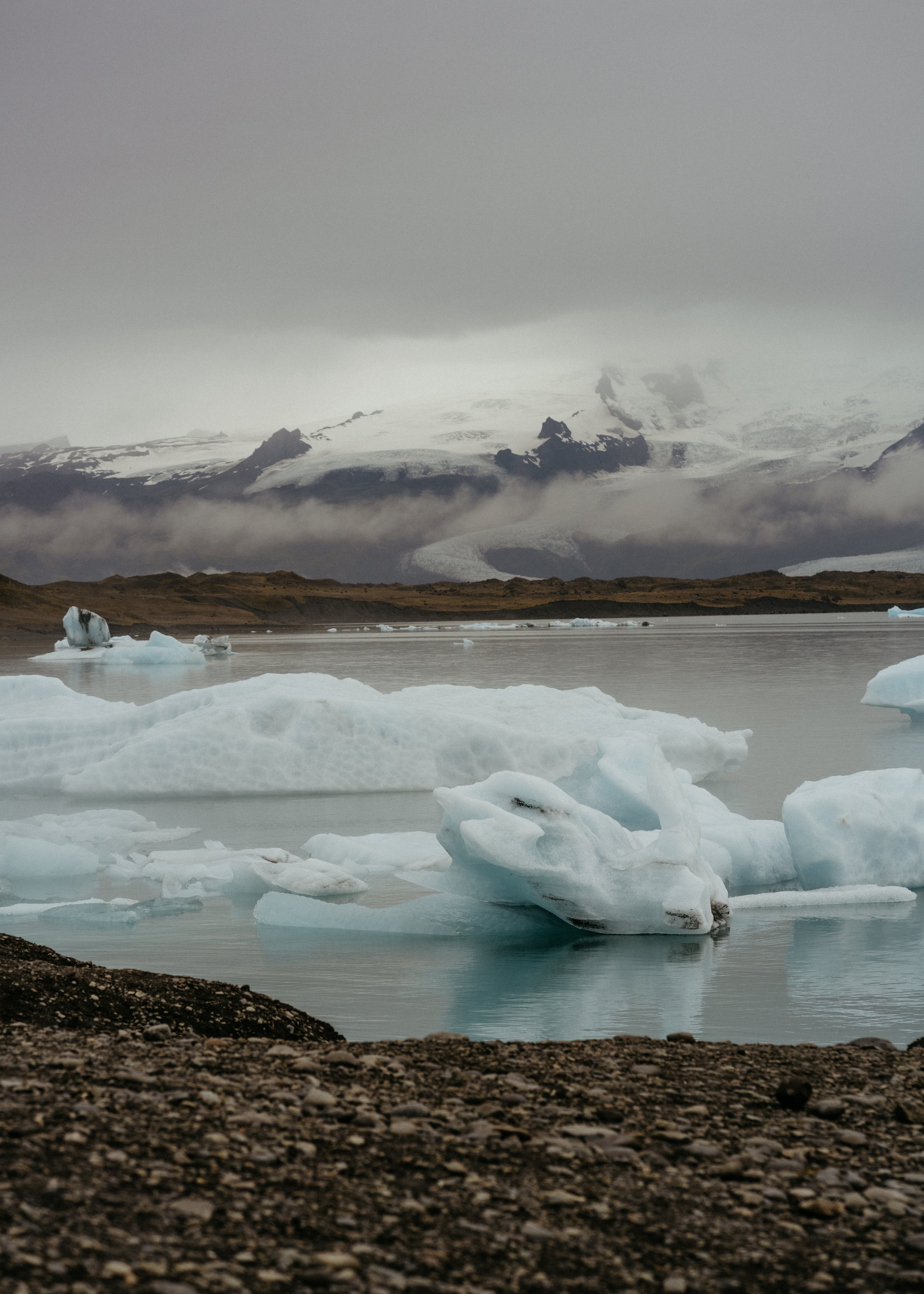 Iceland Elopement Photographer | best places to elope in Iceland | Jökulsárlón Glacier Lagoon | Diamond Beach (Copy)