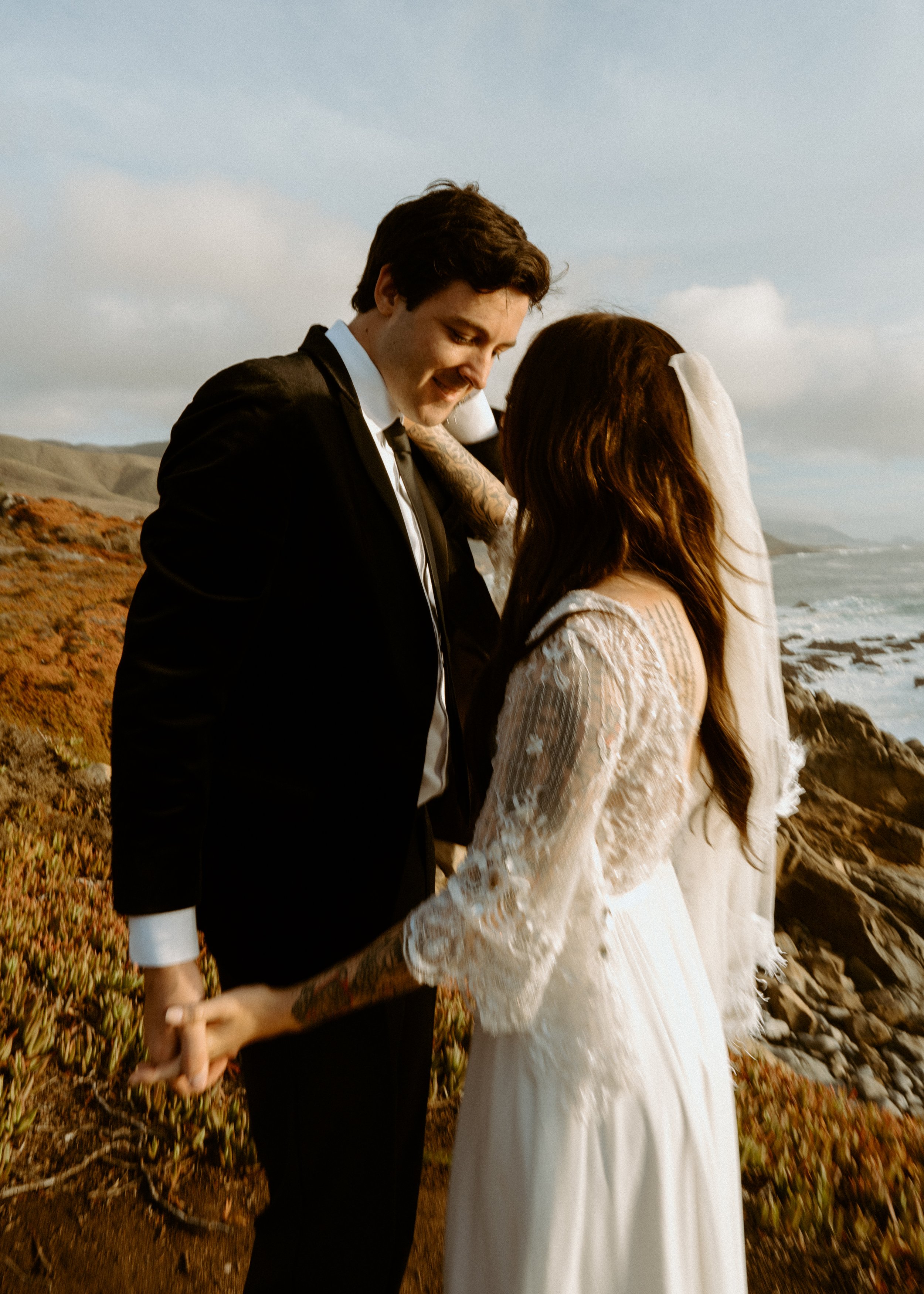 Vintage car elopement photos in Big Sur California | Nontraditional wedding photos | Big Sur elopement photographer | Bride and Groom with Tattoos