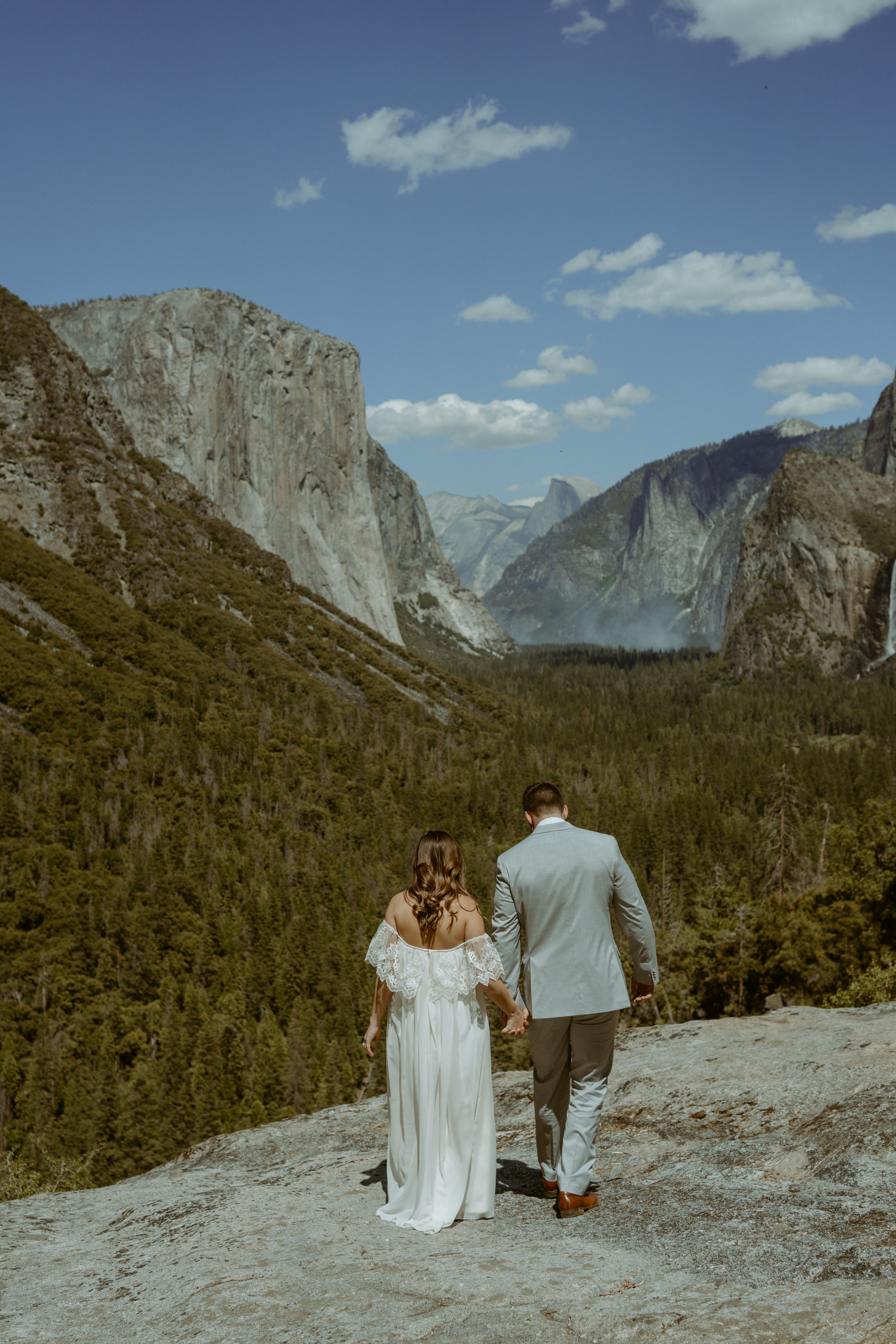 Tunnel View elopement in Yosemite National Park | Adventure Elopement photographer | Yosemite, California 