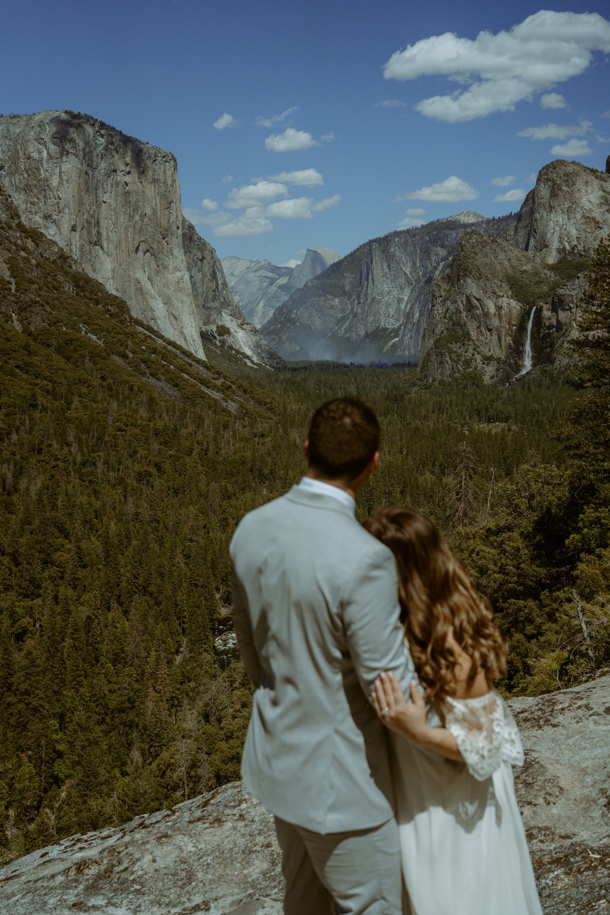 Tunnel View elopement in Yosemite National Park | Adventure Elopement photographer | Yosemite, California 