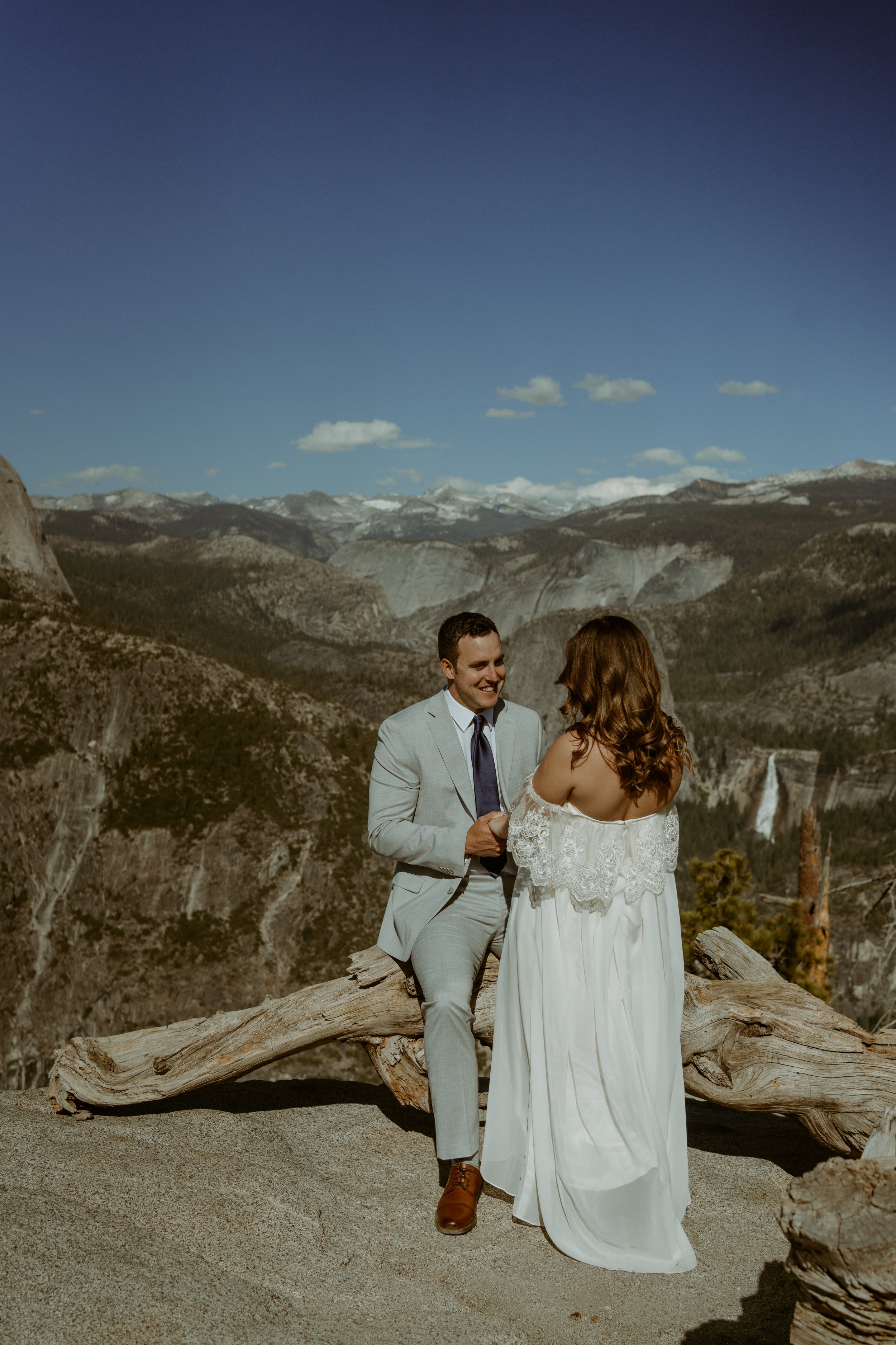 Glacier Point elopement in Yosemite National Park | Adventure Elopement photographer | Yosemite, California 