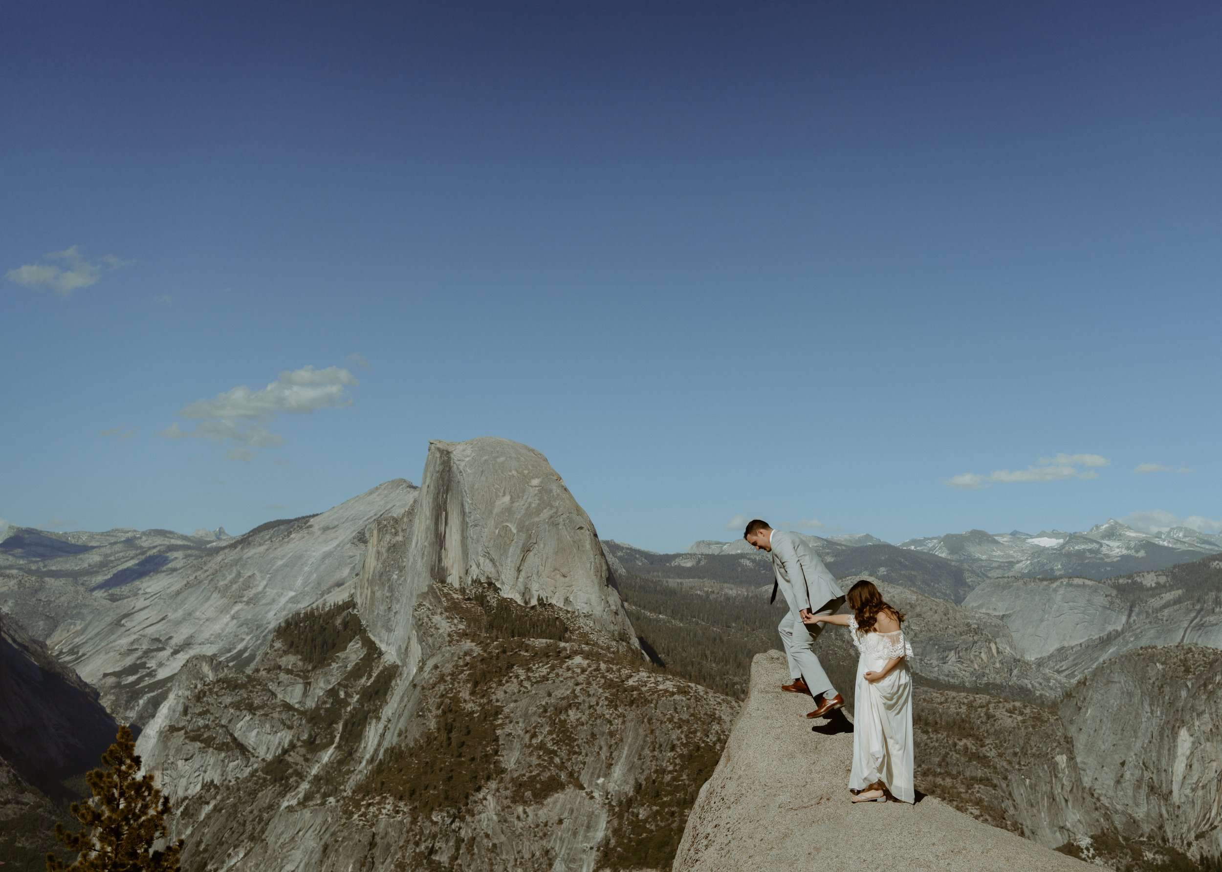 Glacier Point elopement in Yosemite National Park | Adventure Elopement photographer | Yosemite, California 