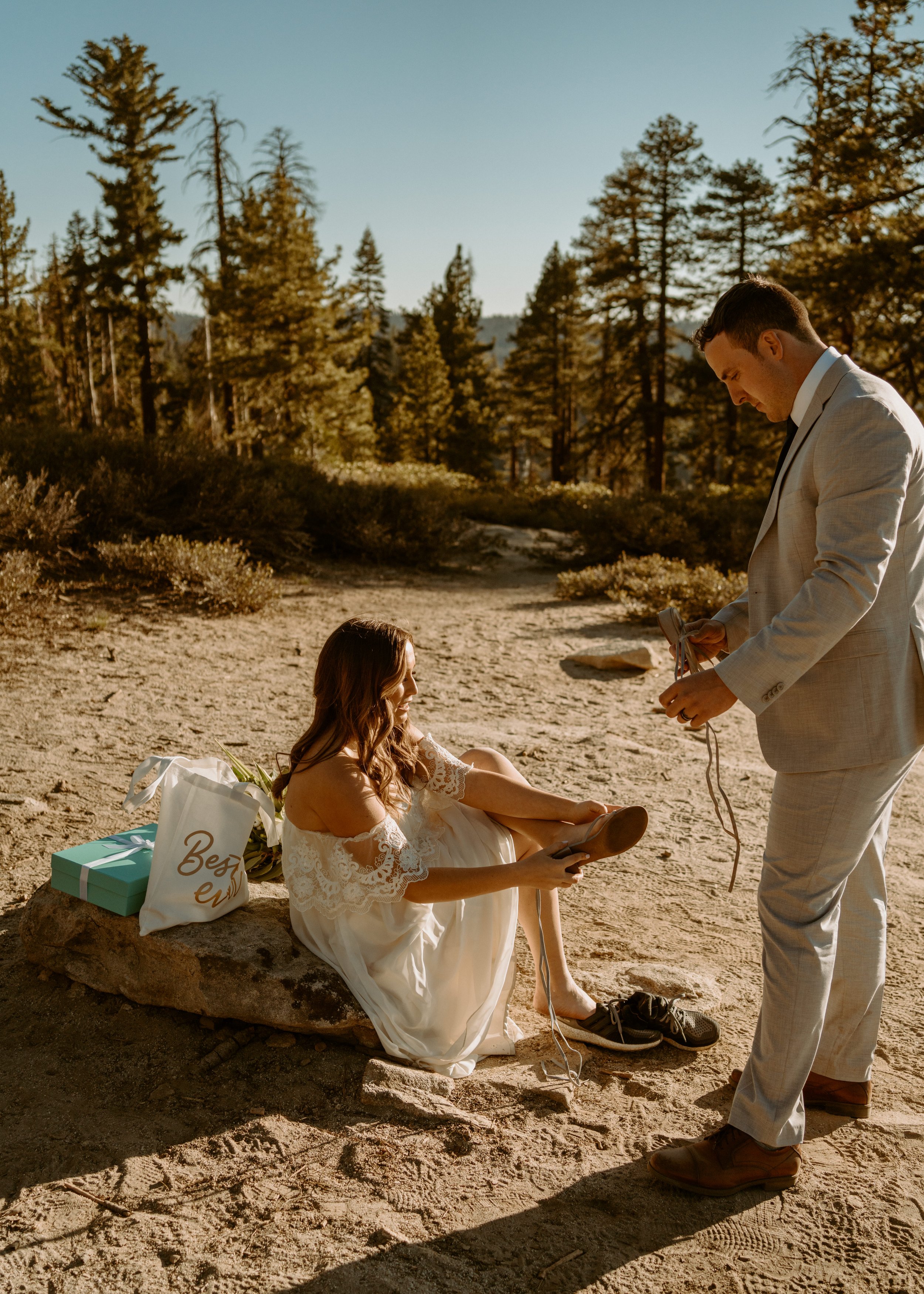 Taft Point elopement in Yosemite National Park | Adventure Elopement photographer | Yosemite, California 