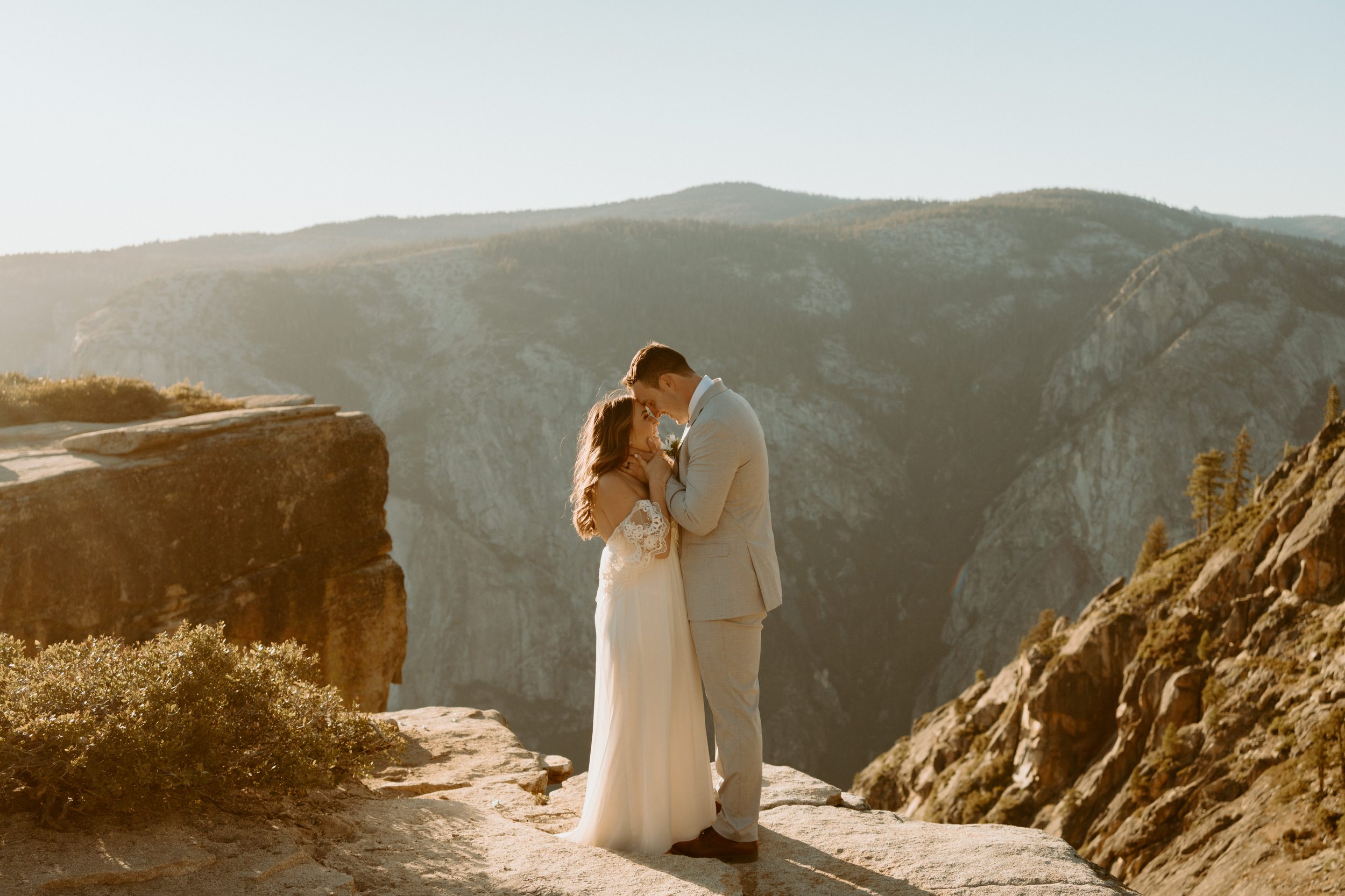 Taft Point elopement in Yosemite National Park | Adventure Elopement photographer | Yosemite, California 