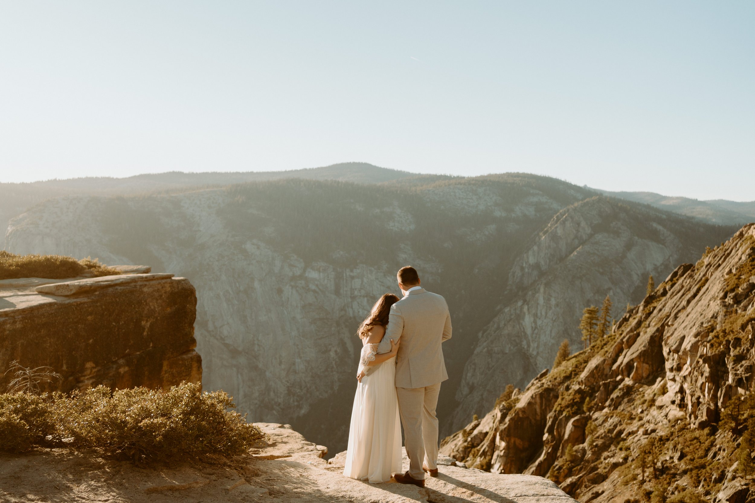 Taft Point elopement in Yosemite National Park | Adventure Elopement photographer | Yosemite, California 