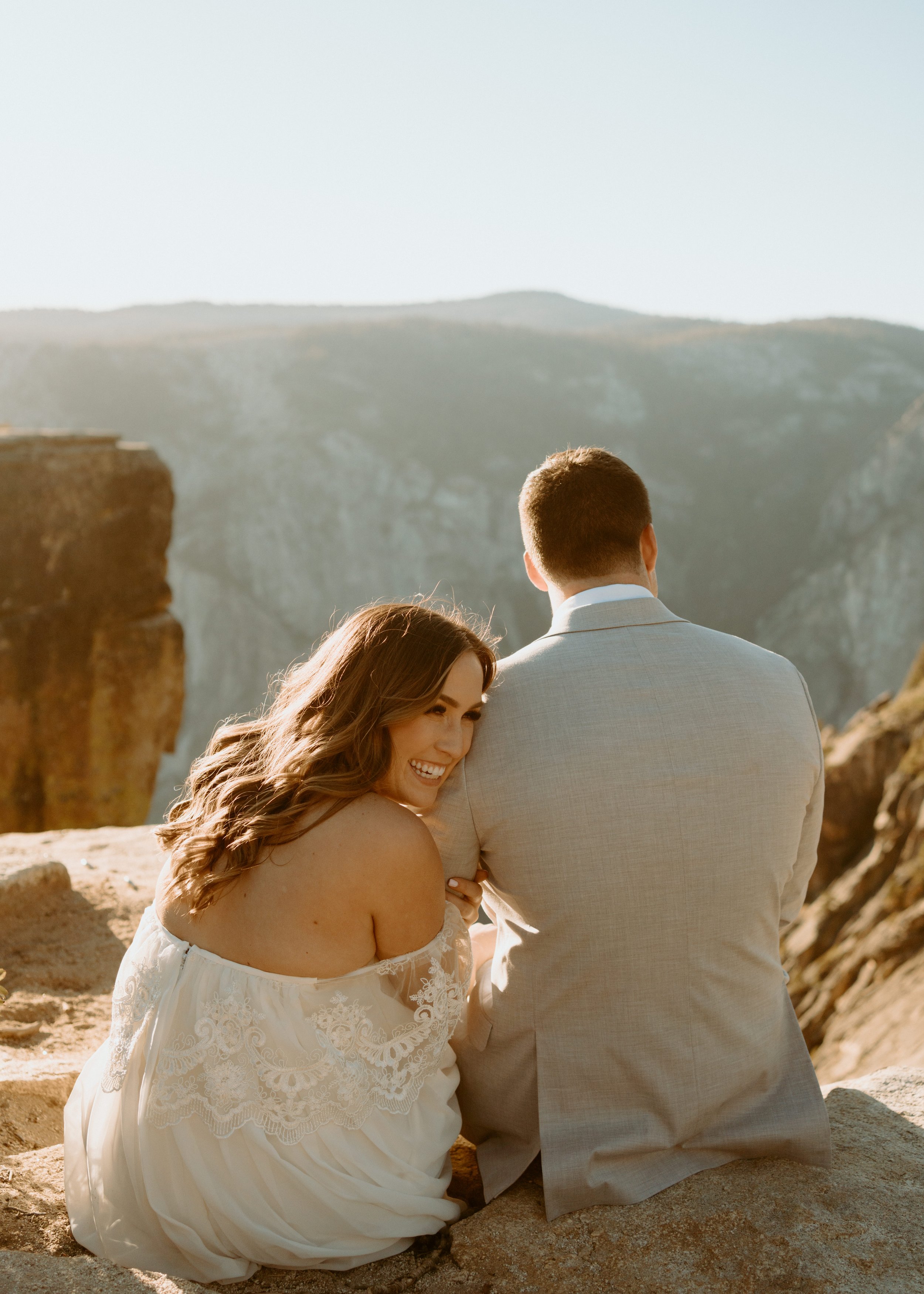 Taft Point elopement in Yosemite National Park | Adventure Elopement photographer | Yosemite, California 