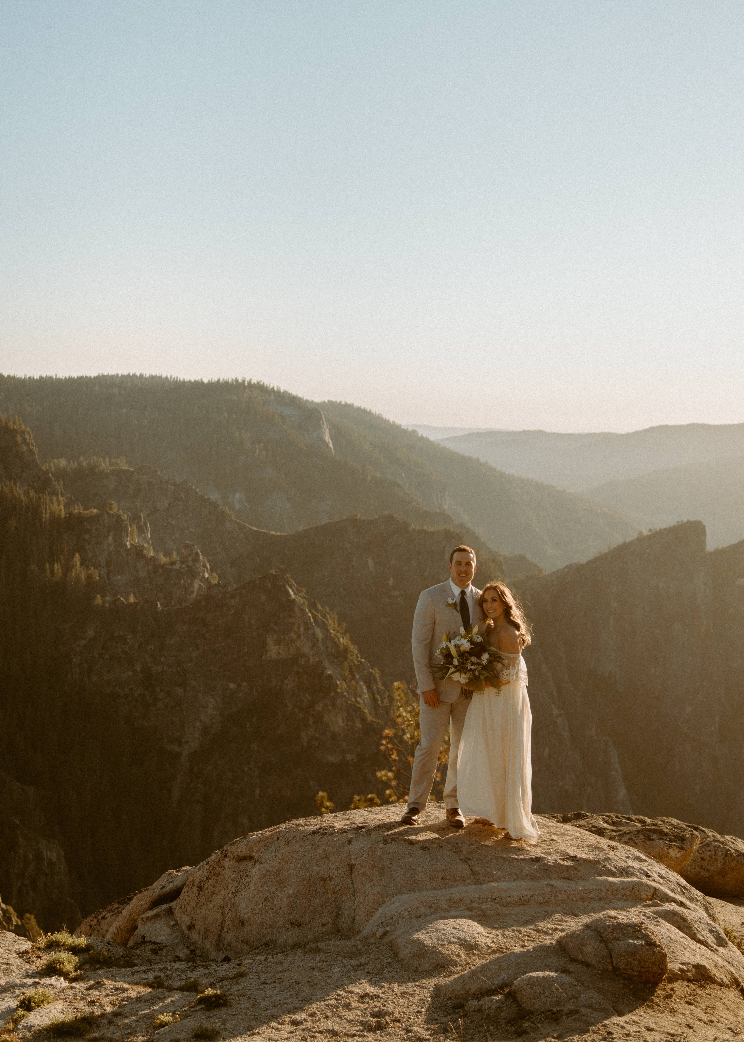 Taft Point elopement in Yosemite National Park | Adventure Elopement photographer | Yosemite, California 