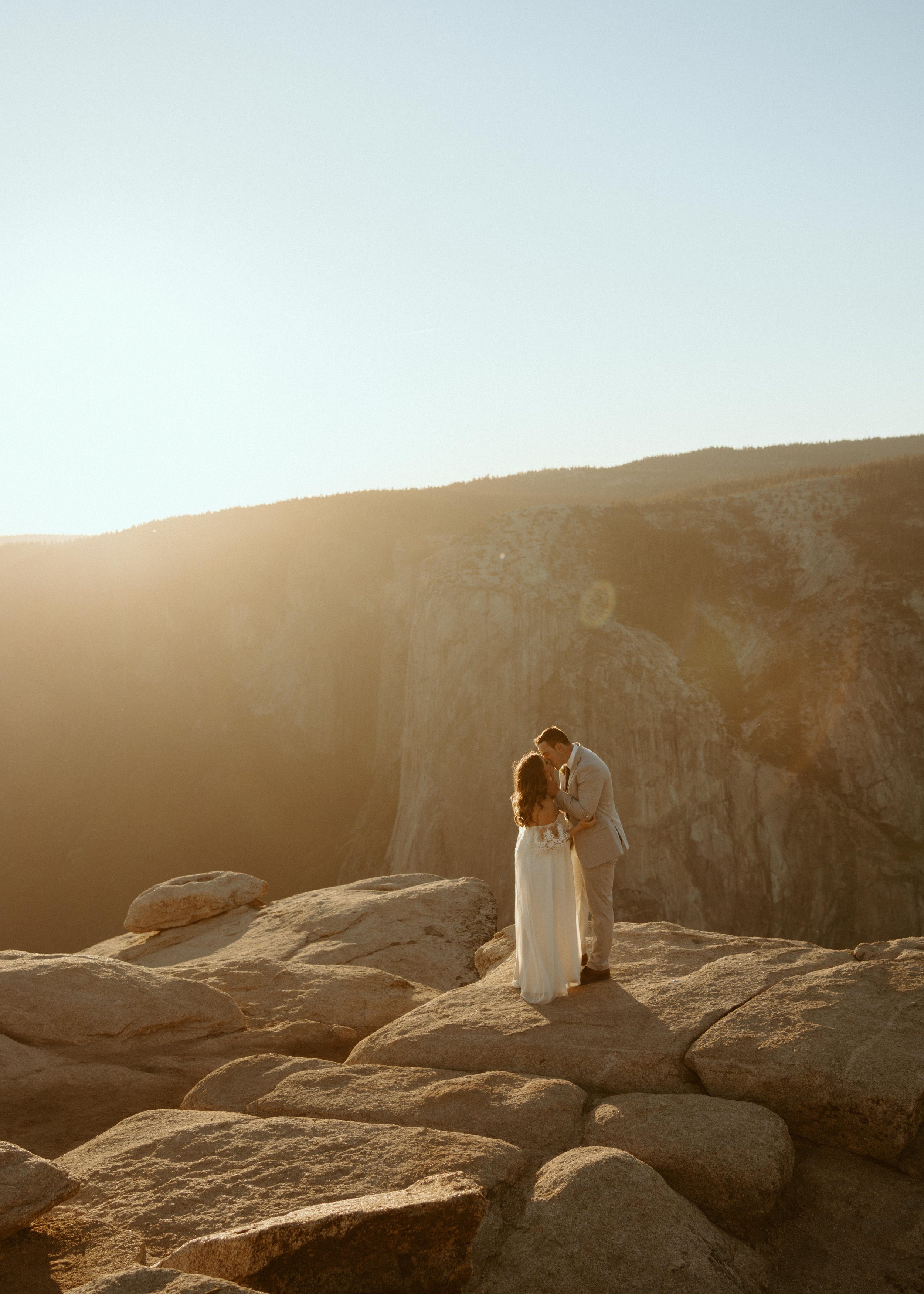 Taft Point elopement in Yosemite National Park | Adventure Elopement photographer | Yosemite, California 