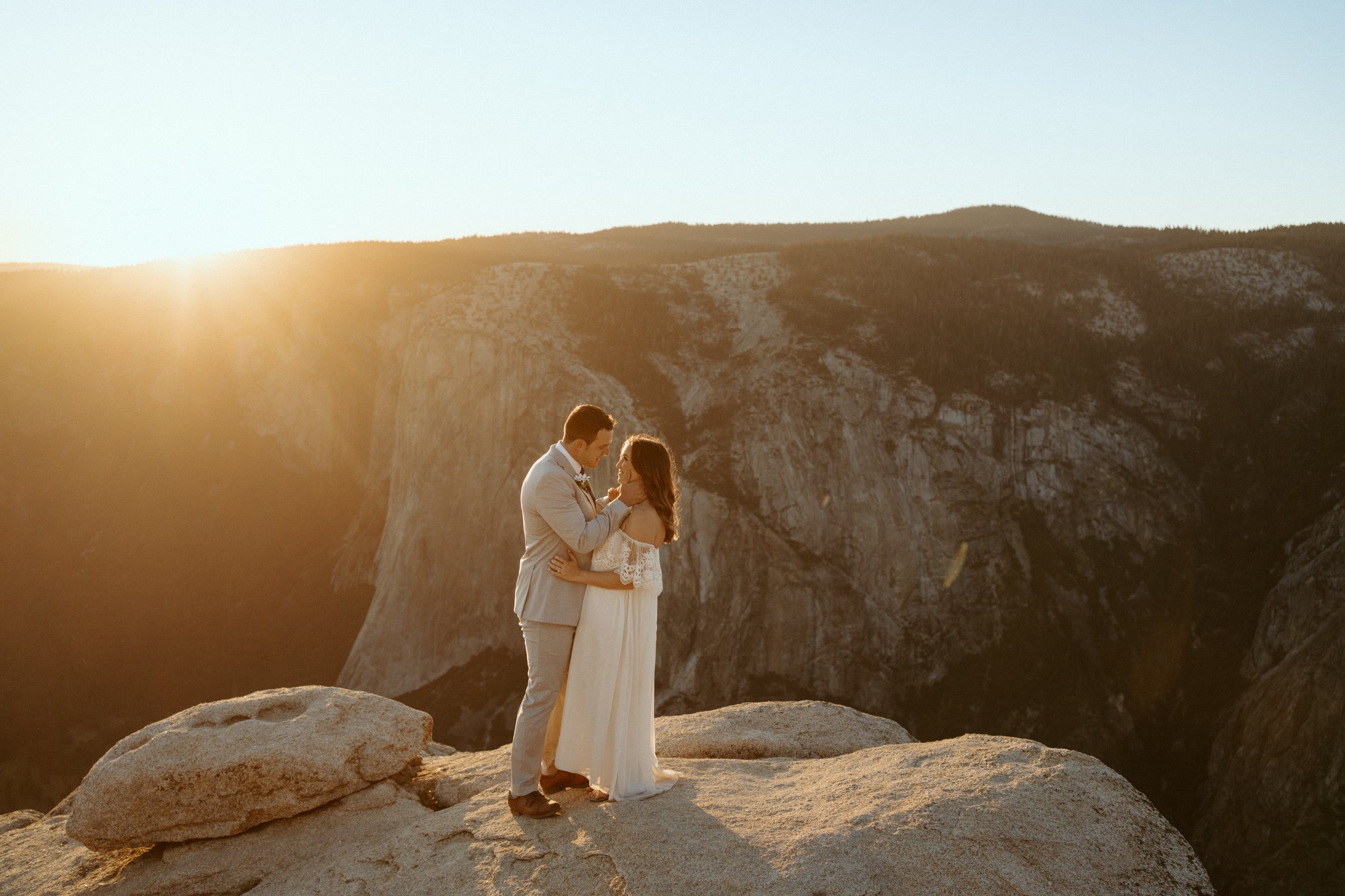 Taft Point elopement in Yosemite National Park | Adventure Elopement photographer | Yosemite, California 