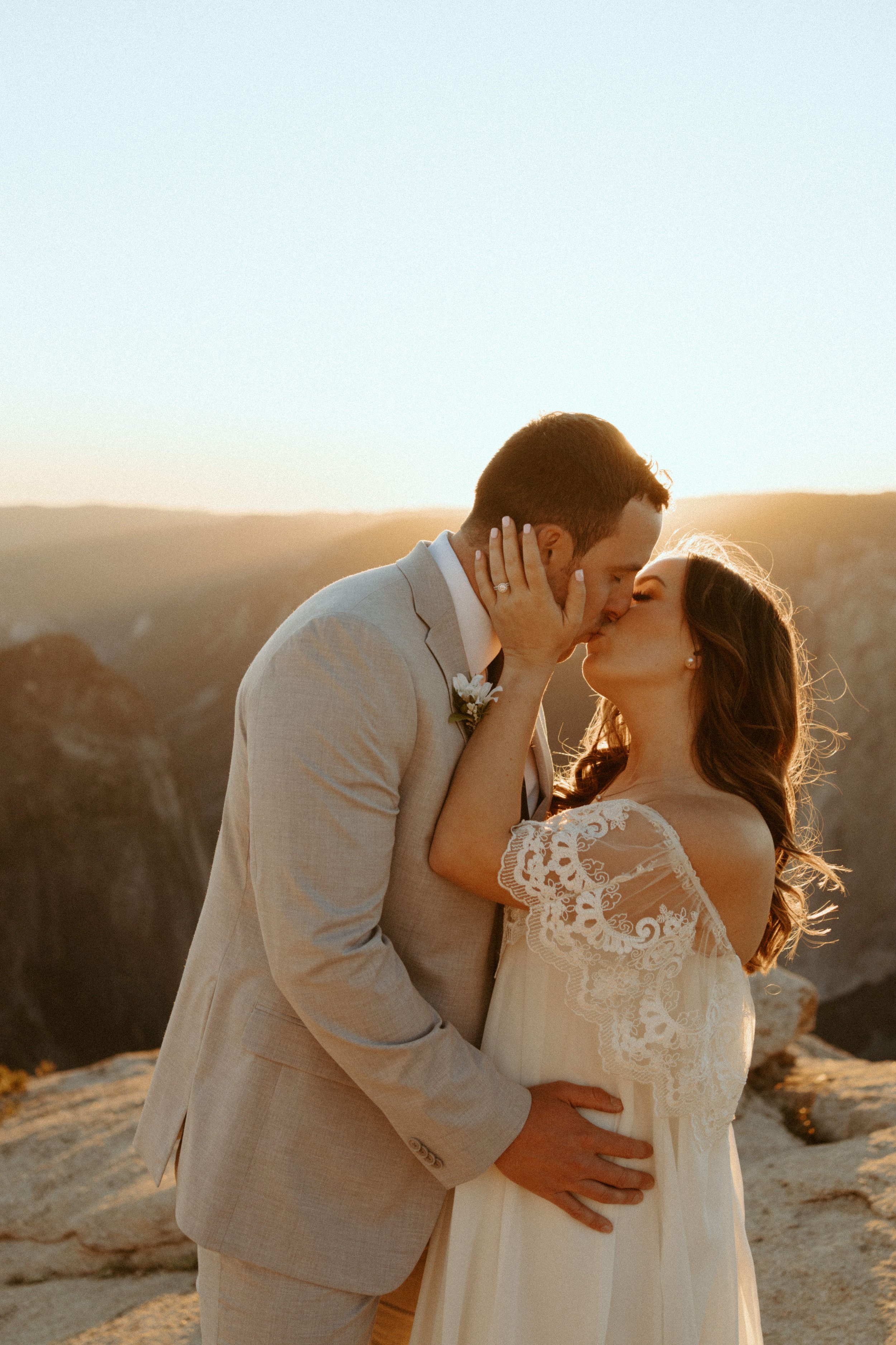 Taft Point elopement in Yosemite National Park | Adventure Elopement photographer | Yosemite, California 