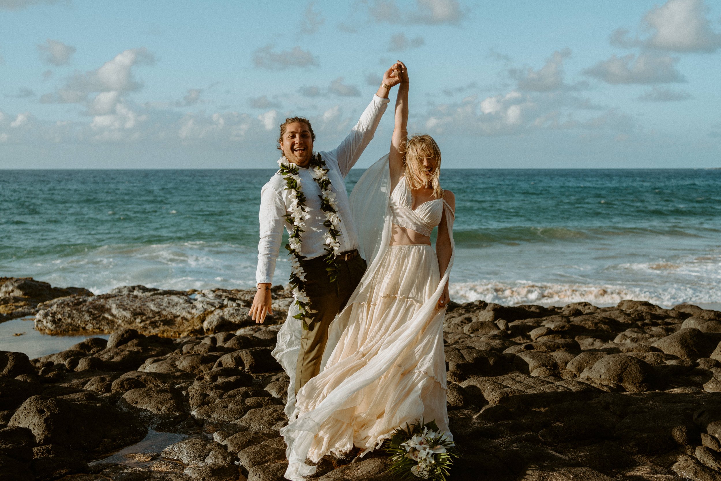Best Places to Elope in the World | Bucket List Elopement Destinations | Destination elopement photographer | Carrie Rogers Photography | Kauai Hawaii