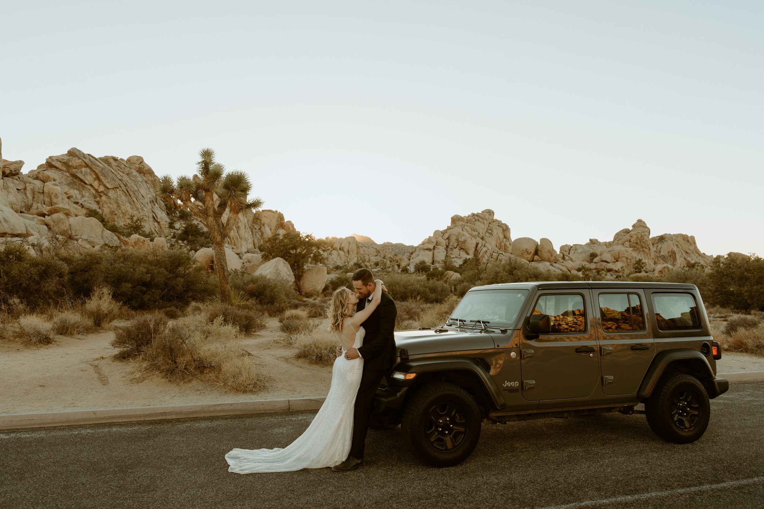 cassie-zach-joshua-tree-elopement-251.jpg