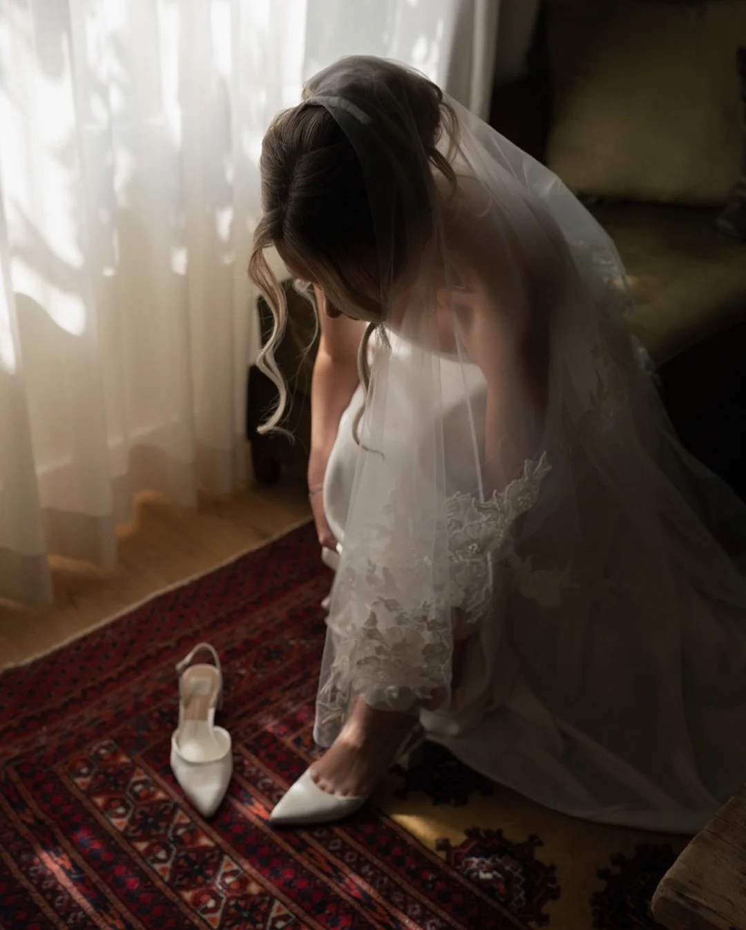 A moment for the bride and her details 🕊️&hearts;︎

Photography: @carrierogersphotography
Videography: @vmhproductions 
Officiant: @elope_with_dean_liapis
Planning: @wedy.ai 
Getting ready location: @laplayaca 
Floral Design: @carmelfloraldesign
Hai