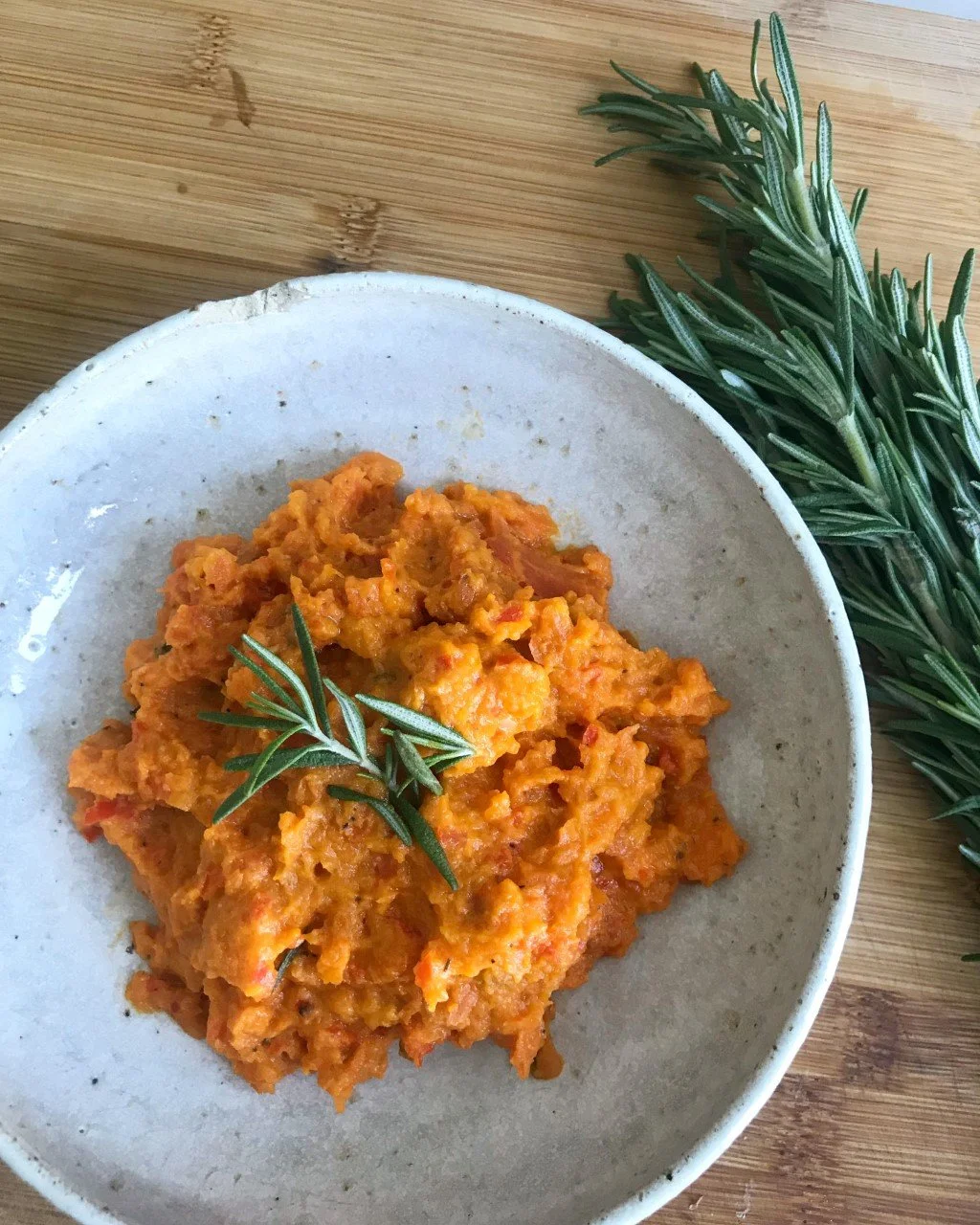 CHUNKY ROASTED CAPSICUM AND CARROT DIP