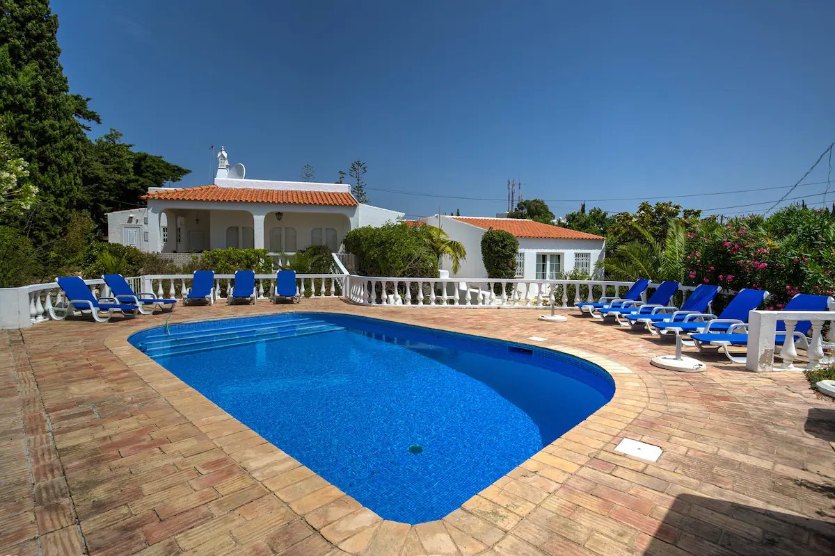 Pool villa Algarve.jpg