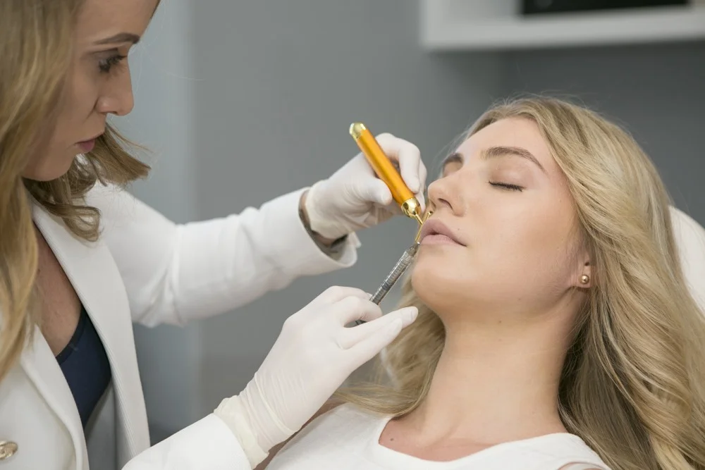 drkate_performing_lip_filler_injections.jpg