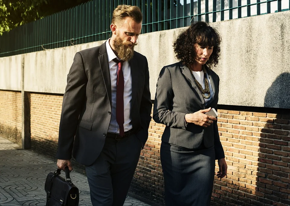 Commuter-City-Connection-Beard-Colleague-Business-2548141.jpg