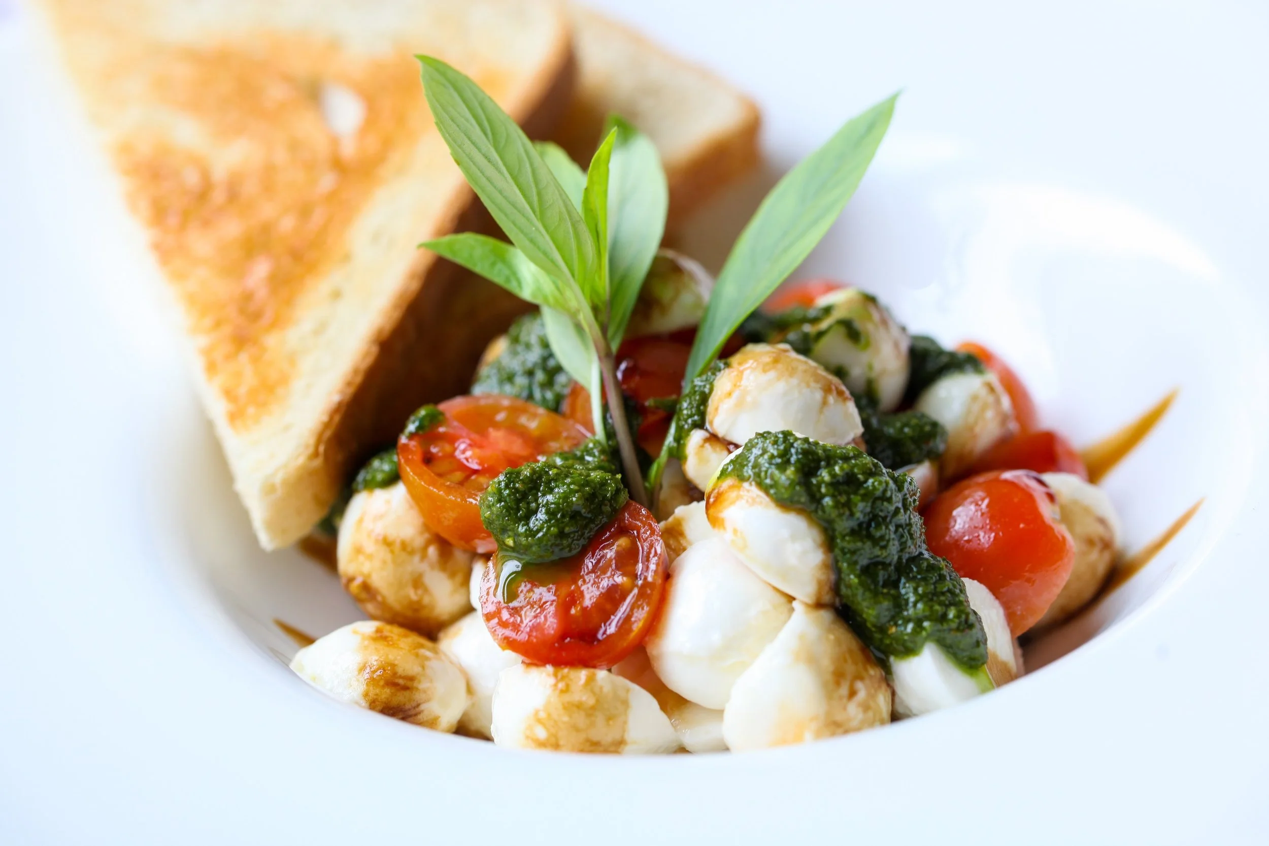 appetizer-basil-caprese-416510.jpg
