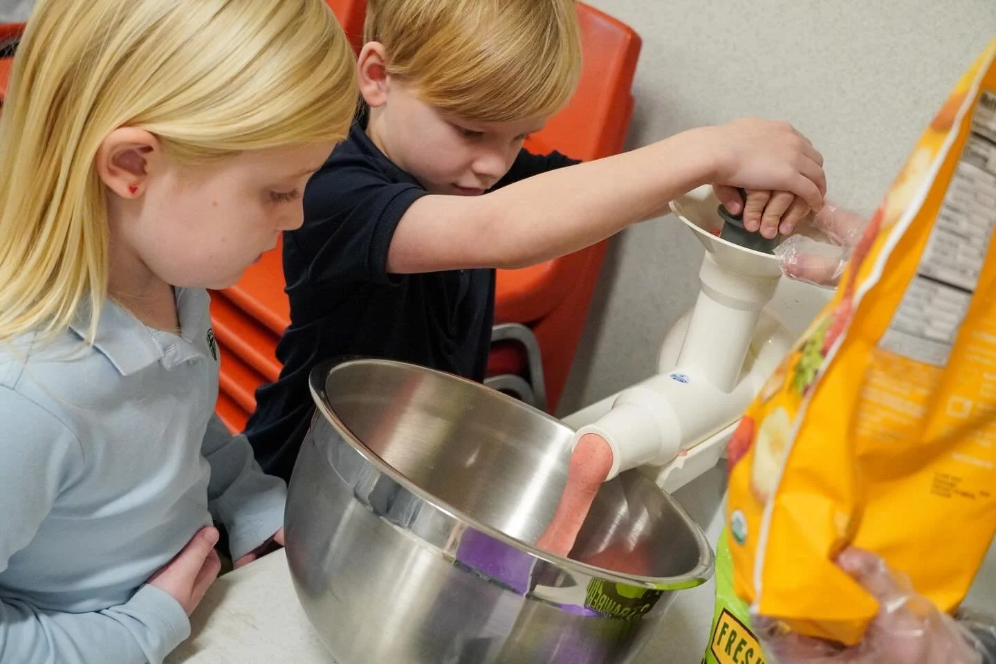 Today, our kindergarten classes learned all about healthy foods and how they give our bodies energy! They even made delicious fruit ice cream with KDS mom Rachel Lewis from A Perfect Fit.