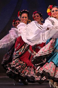 352c59641b6f914ad70a27a8f092a43f--folklore-mexicano-ballet-folklorico.jpg