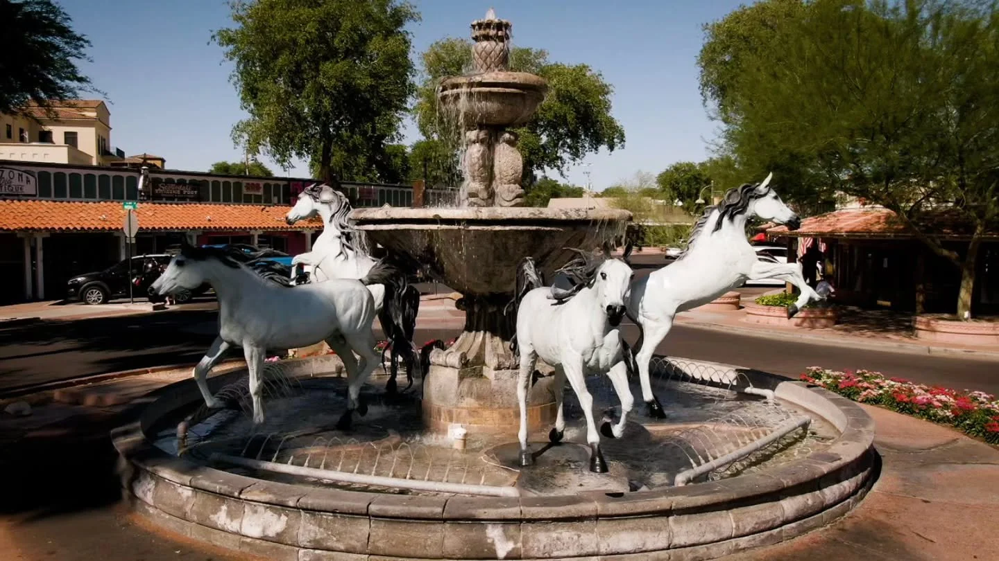 If you need a place to stay while in Scottsdale, Old Town has 15 hotels and resorts, many of which are within a short walk to the Scottsdale Civic Center and Scottsdale Dia de los Muertos festivities. From charming boutiques to comfortable budget-fri