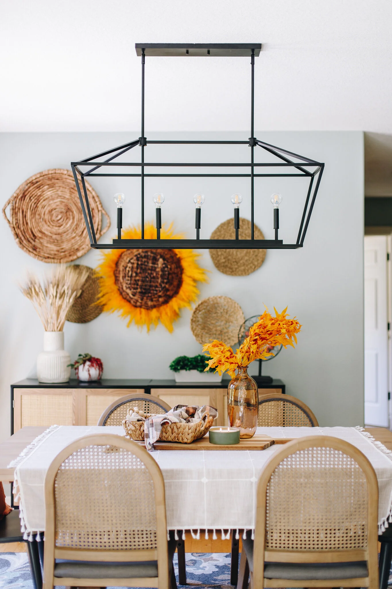 How to Transition Summer to Fall Using Warmth in the Dining Room