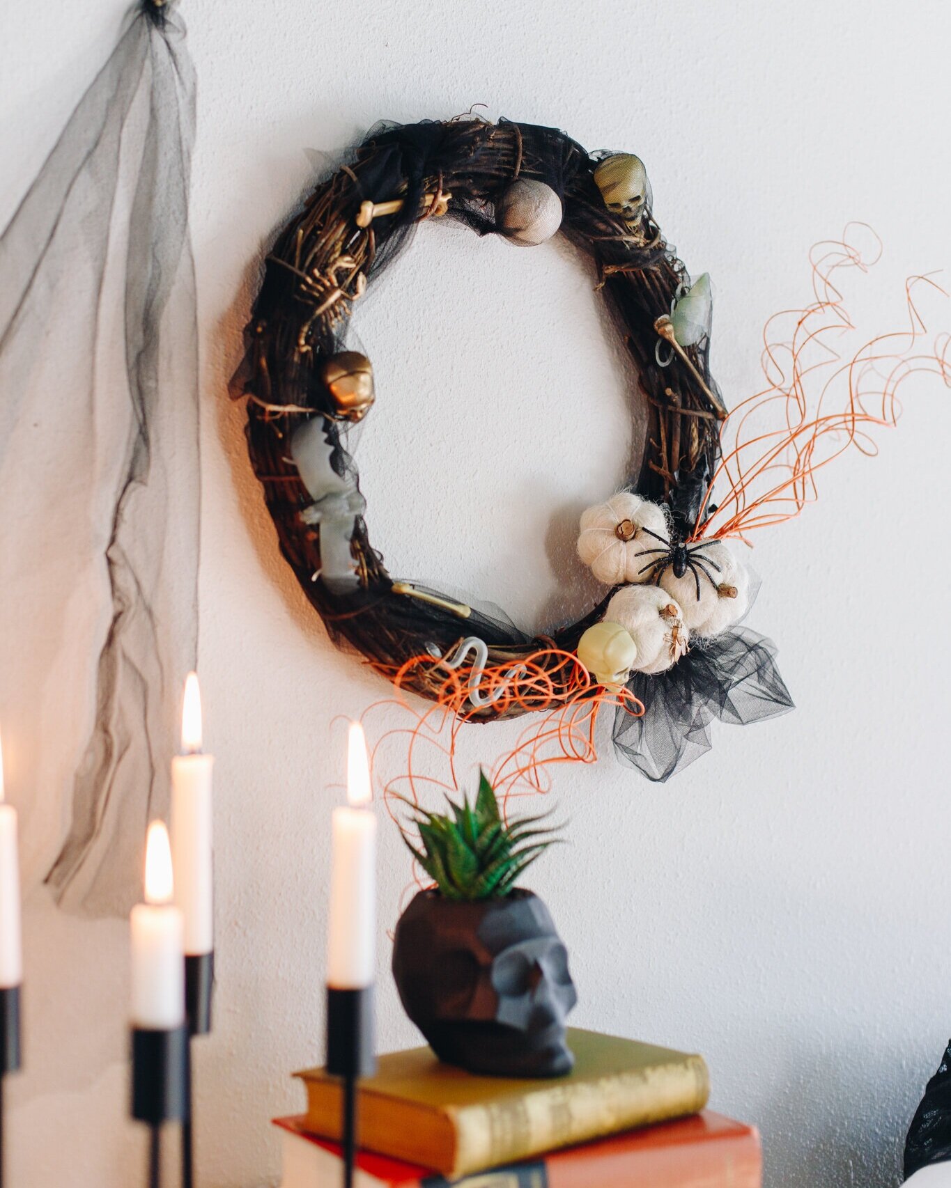 EASY CREATURE FILLED HALLOWEEN WREATH IN FOUR SIMPLE STEPS
