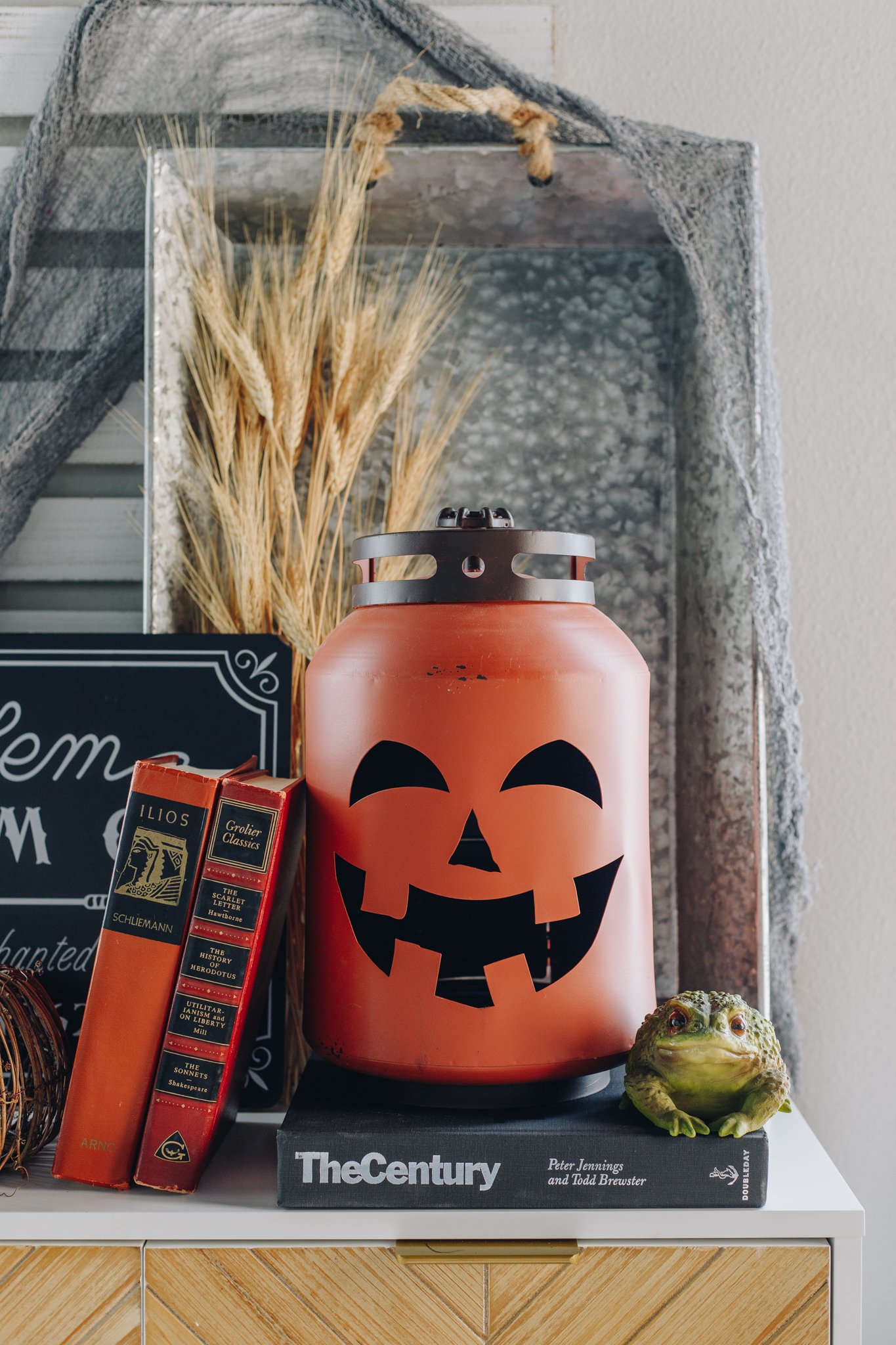 farmhouse aesthetic for halloween and fall home decor 