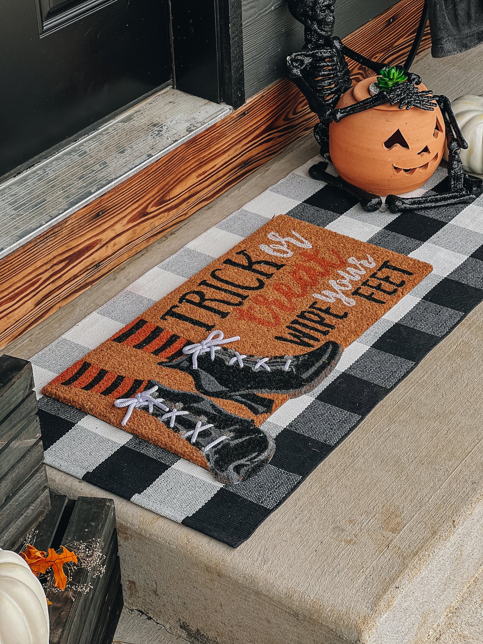 How to Easily Transition Your Halloween Porch Decor into a Thanksgiving ...