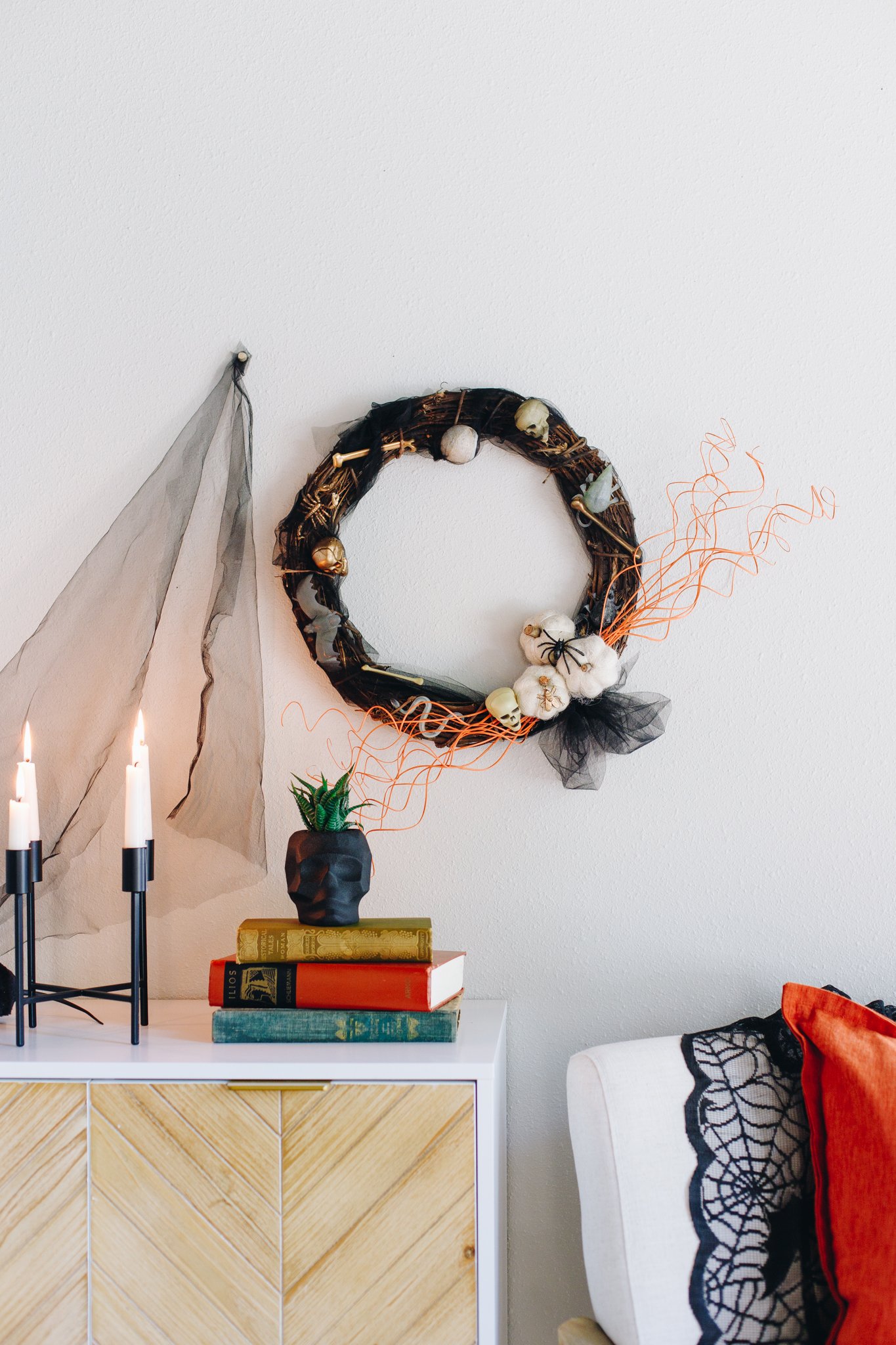 creepy critter wreath for a modern halloween home decor