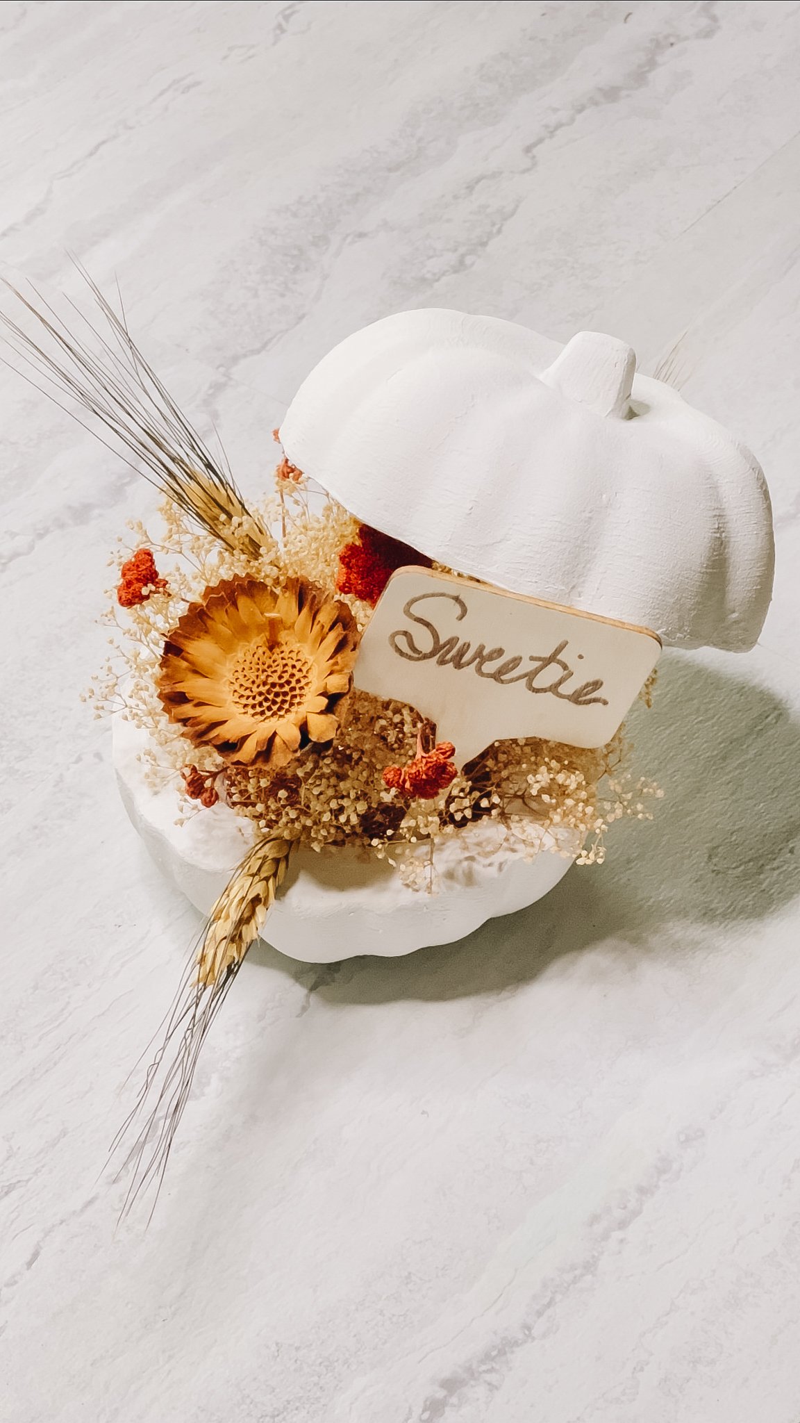 thanksgiving dinner tablescape name cards place cards