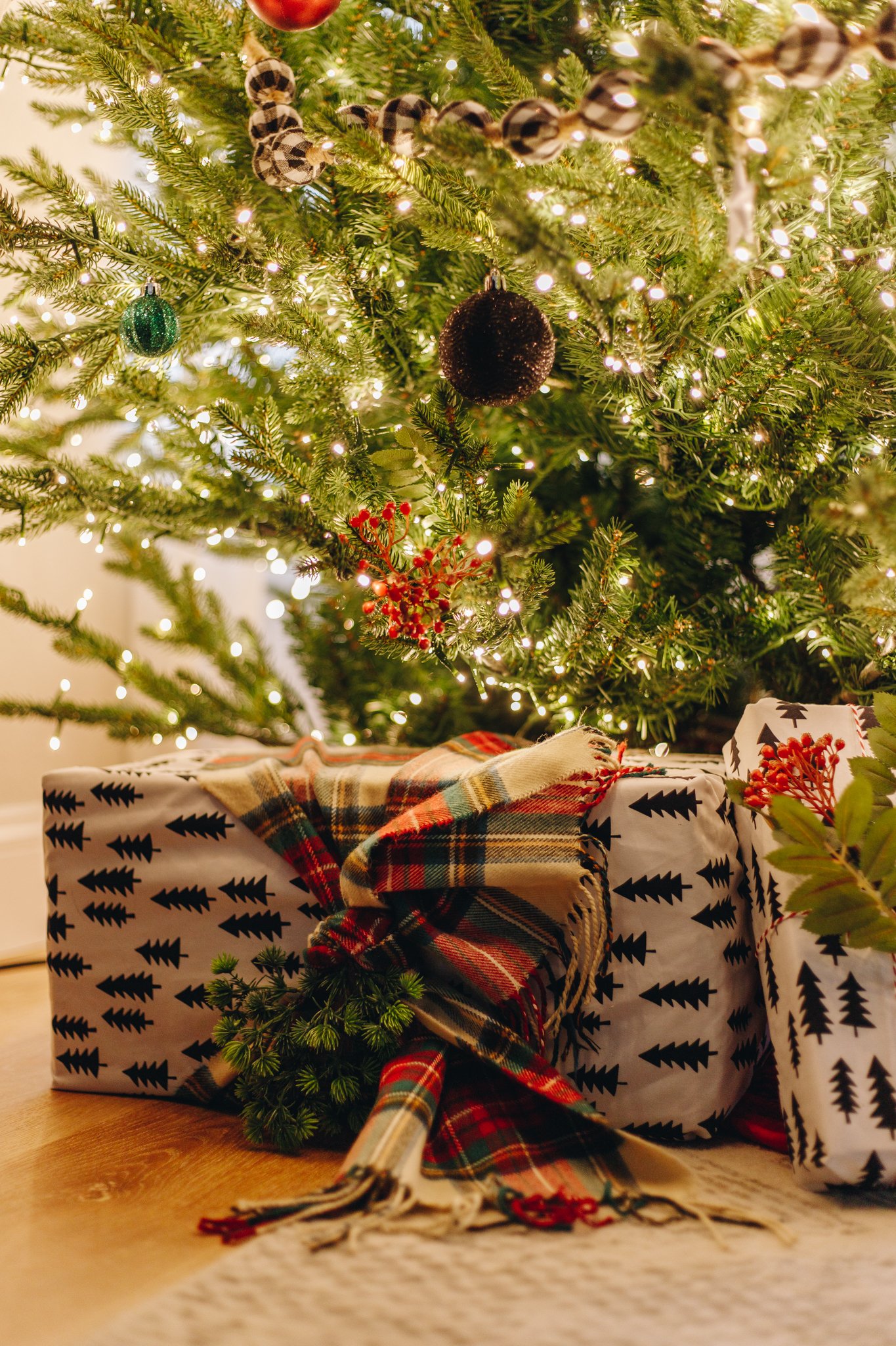 10 elegantly sustainable ways to wrap your holiday gifts