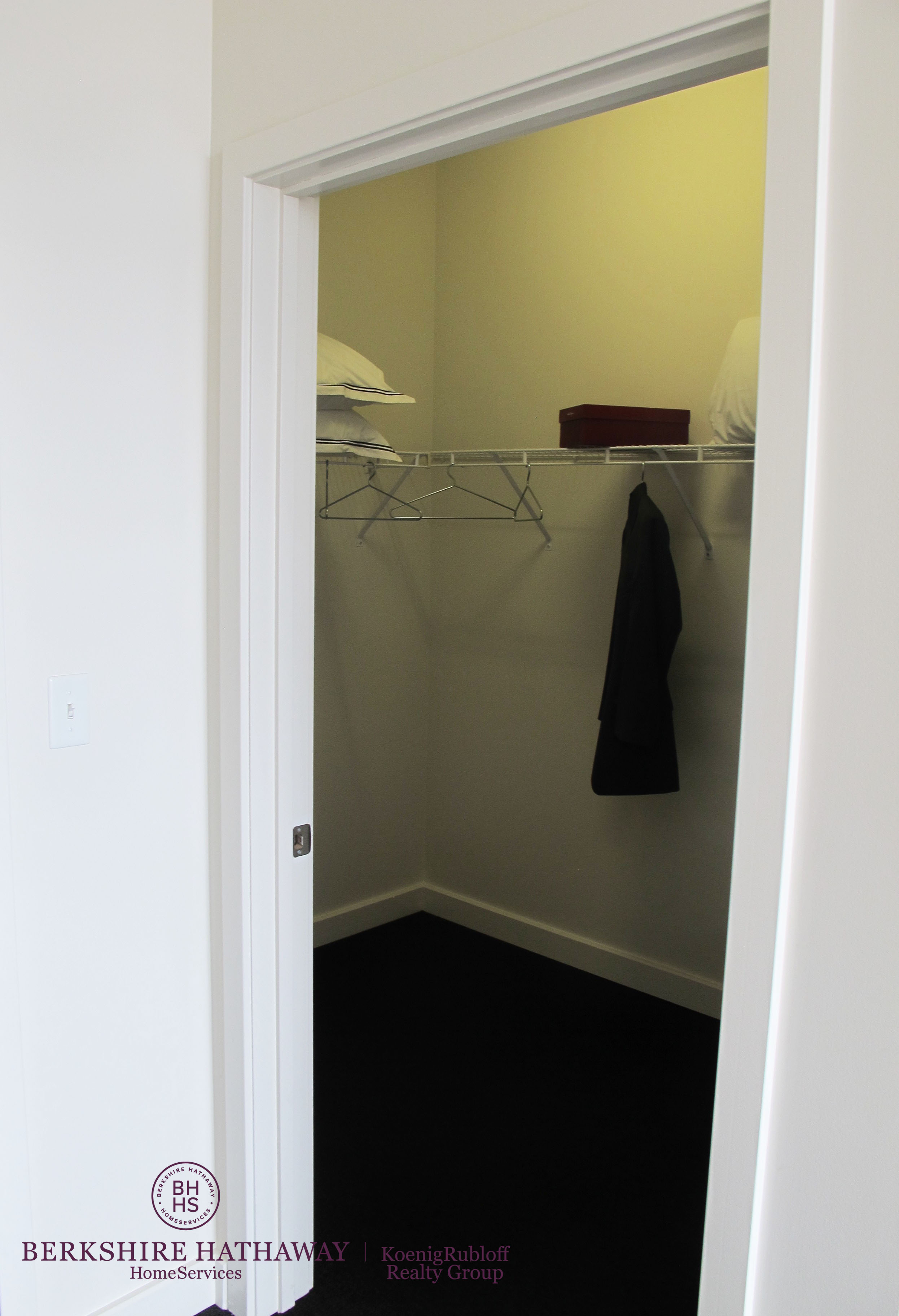 Closet 1.jpg