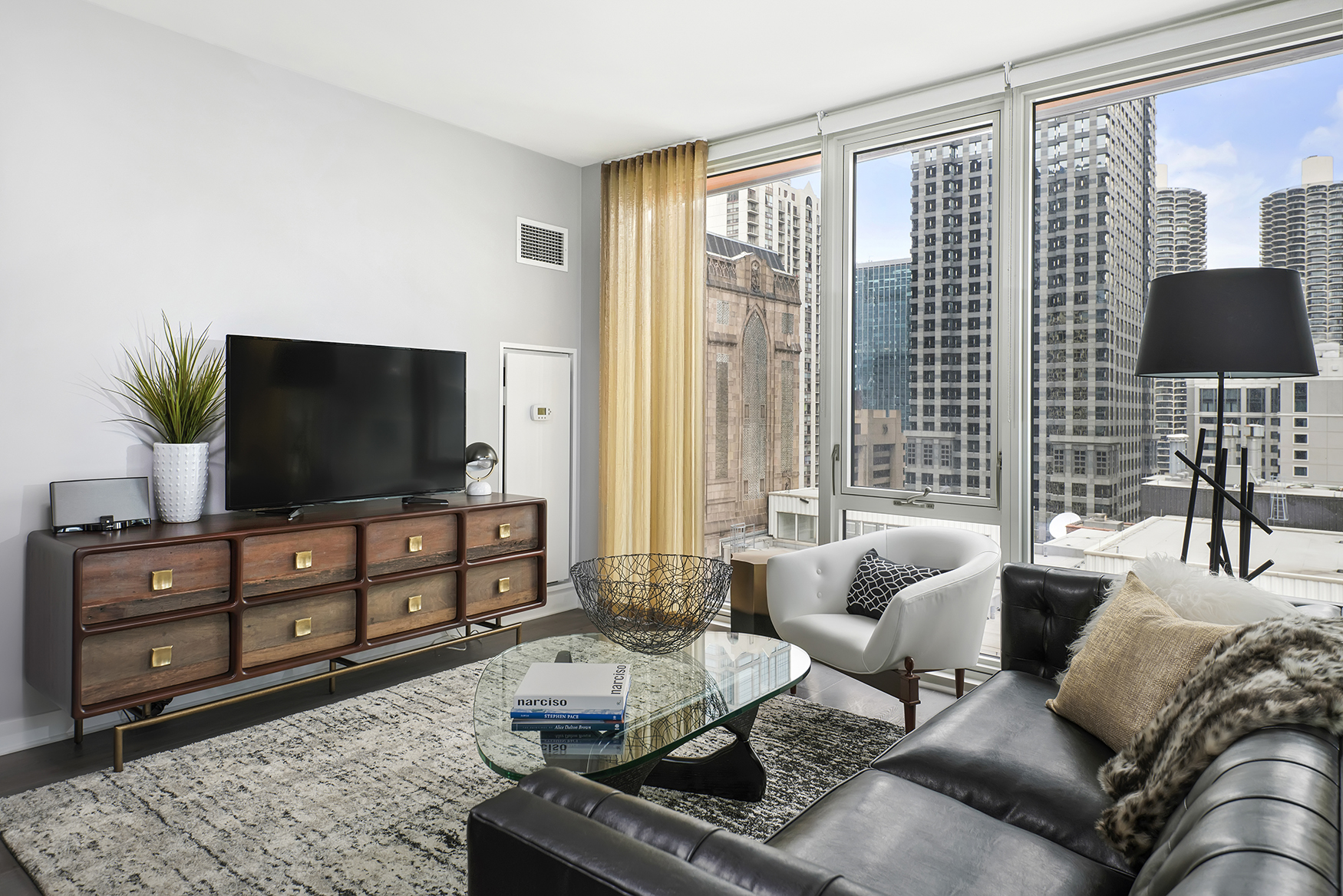 Living Room 2.jpg