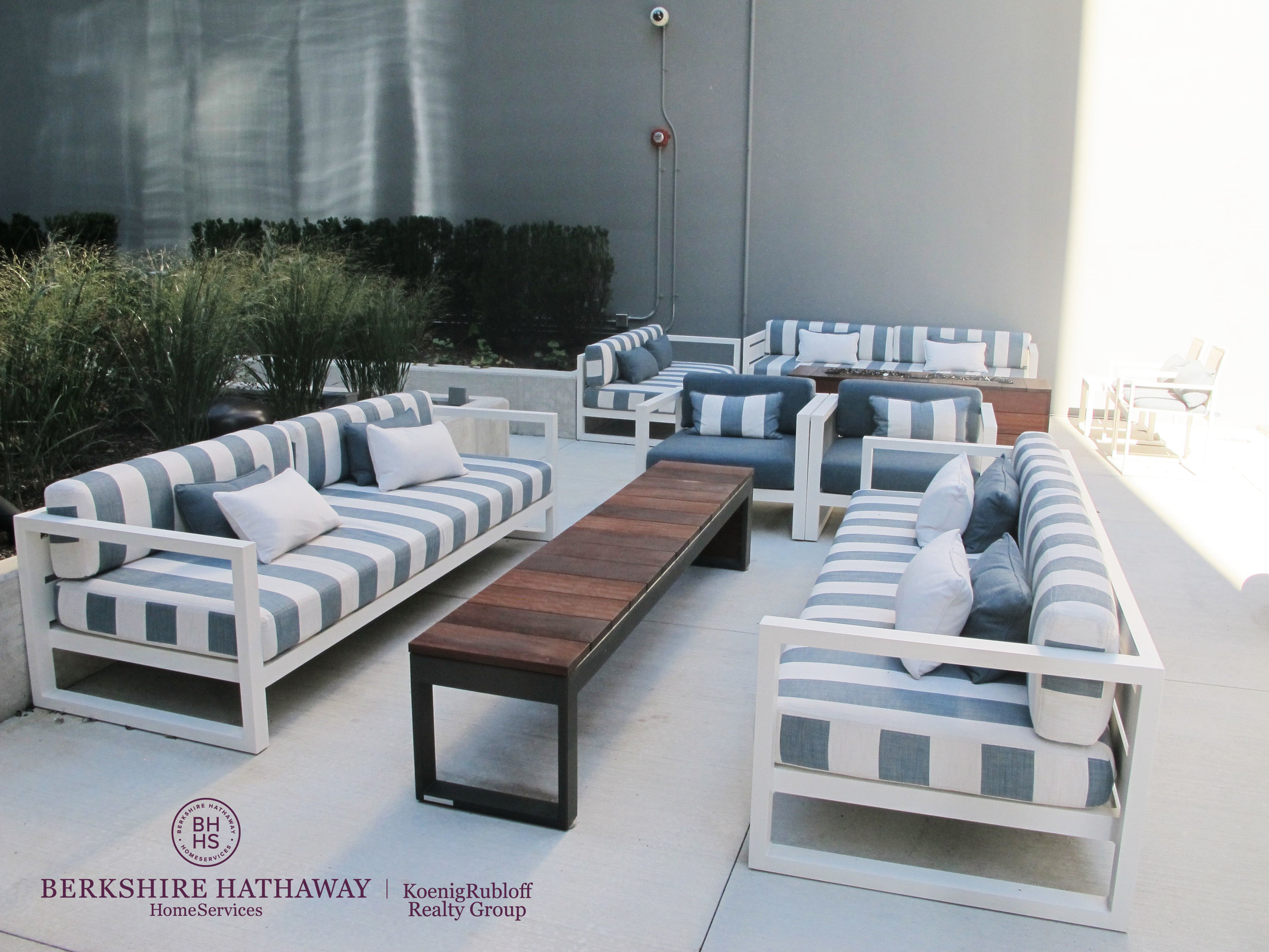 zOutdoor Seating 2.jpg