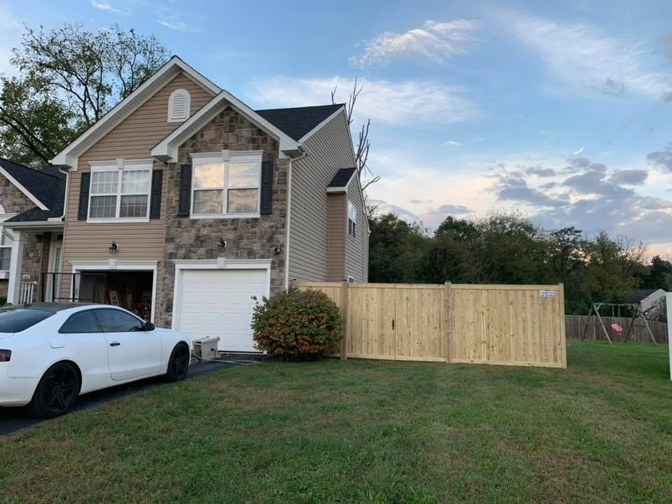 Landmark Fence bo5.jpg