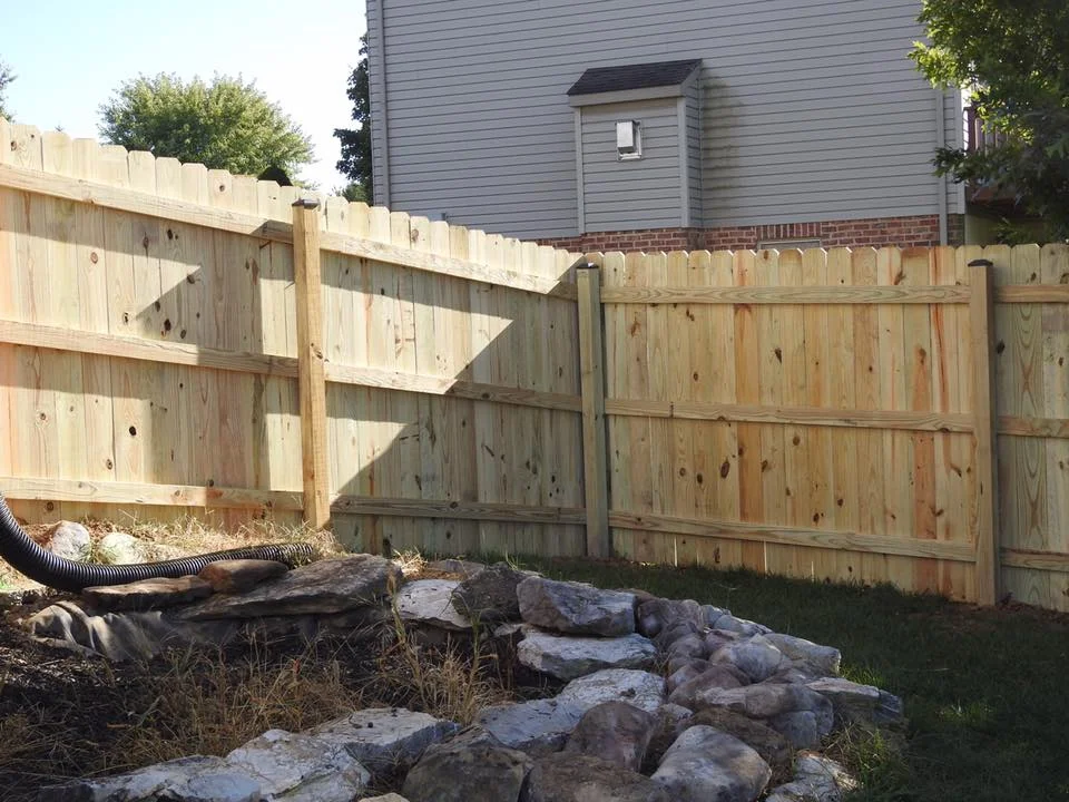 Landmark Fence de12.jpg
