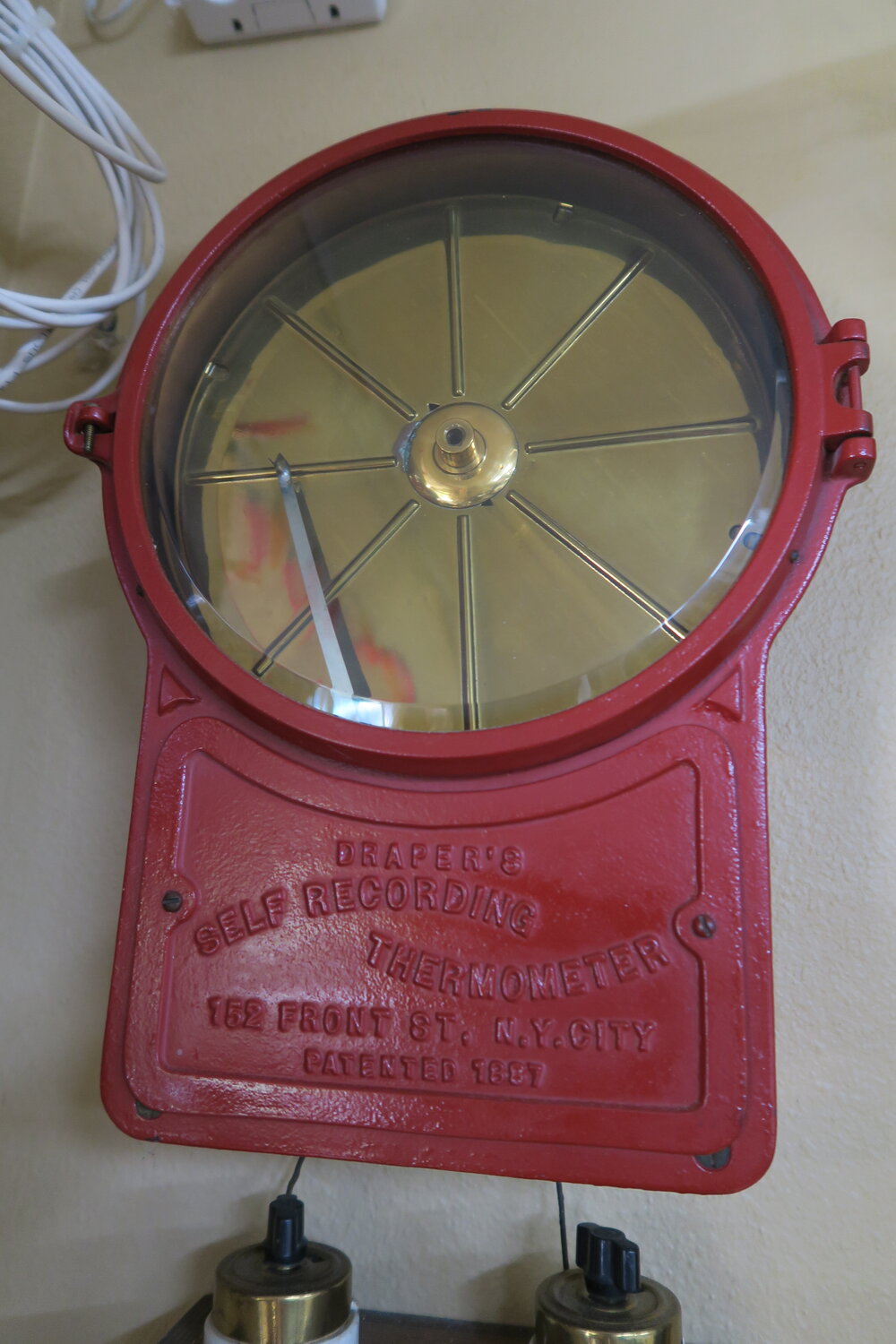 Drapers Self Recording Thermometer — Palmer Collection