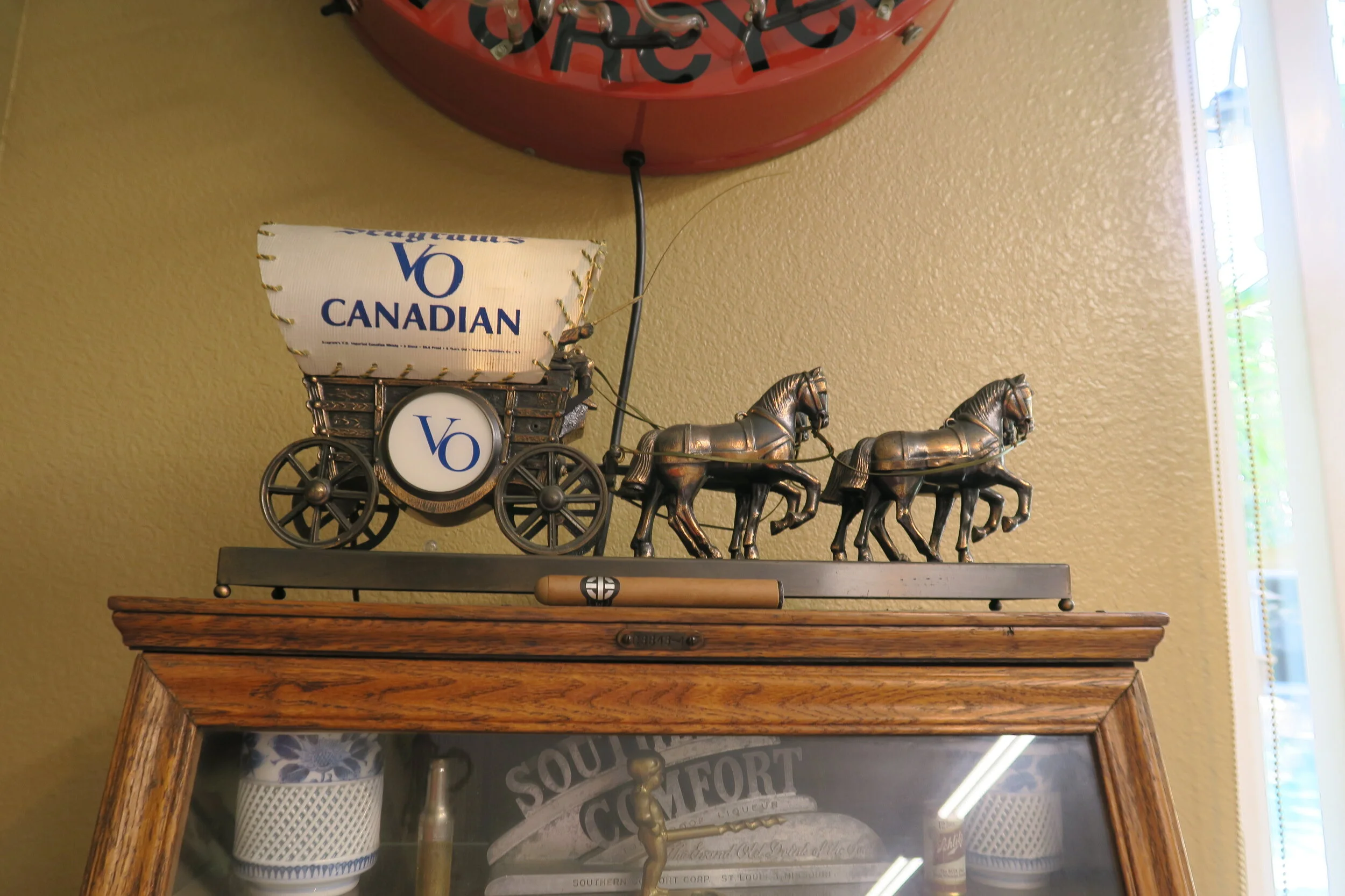 Seagrams VO Canadian Whiskey Covered Wagon and Horse Team