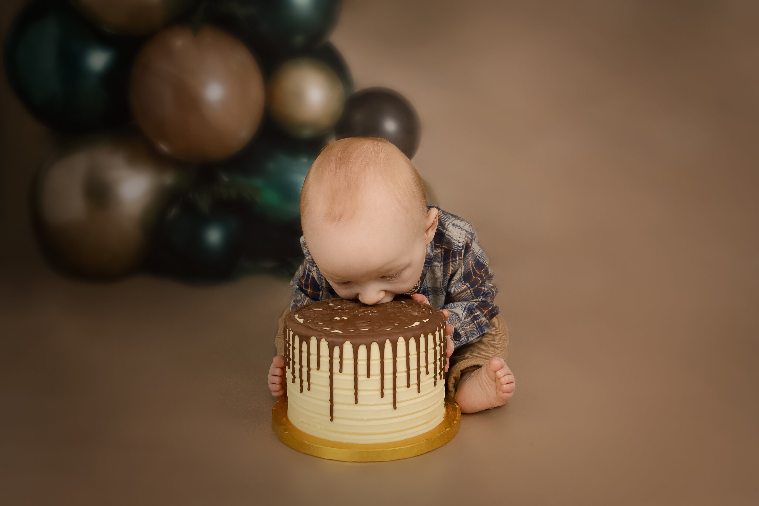 cake smash photographer milton keynes