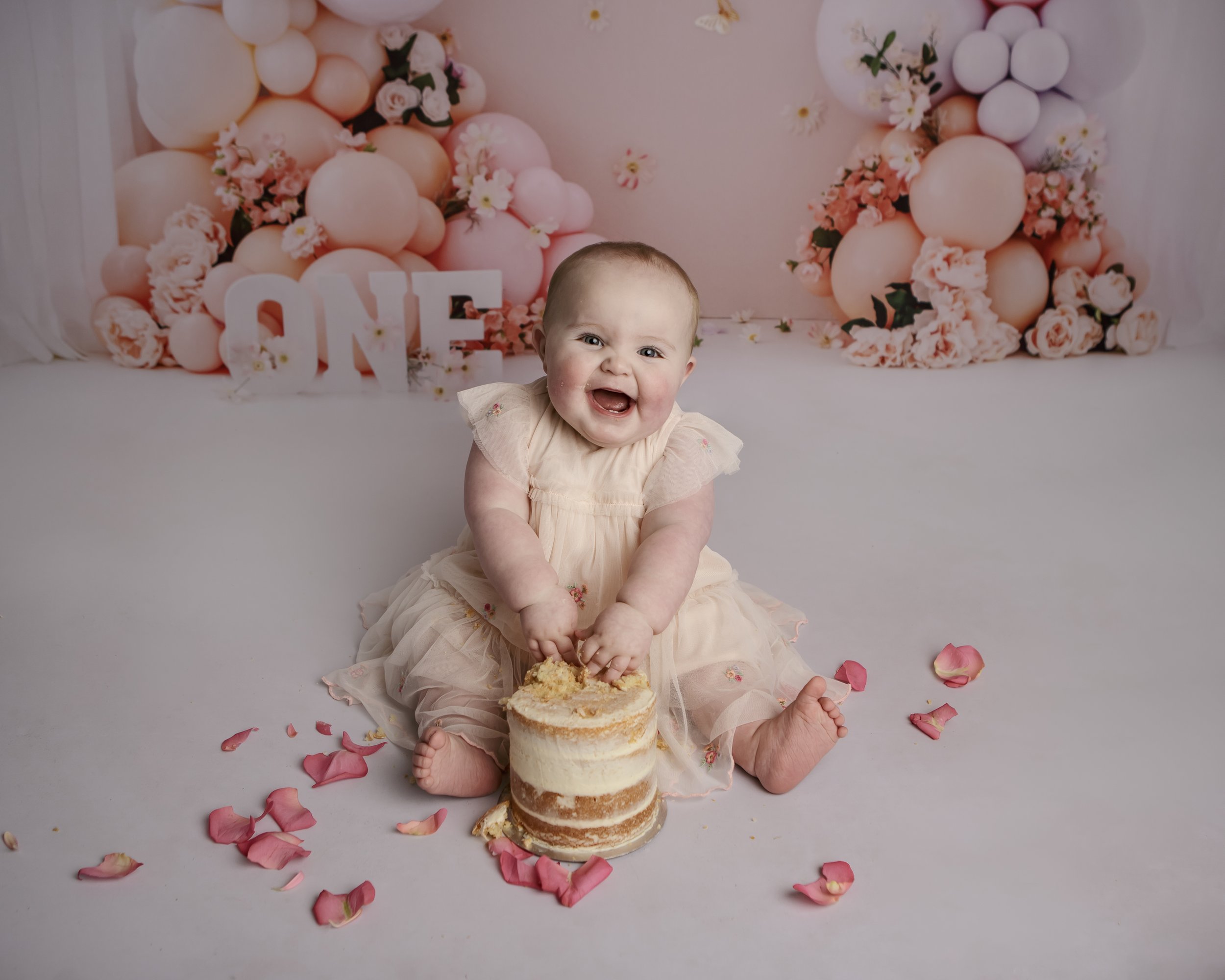 cake smash photographer milton keynes