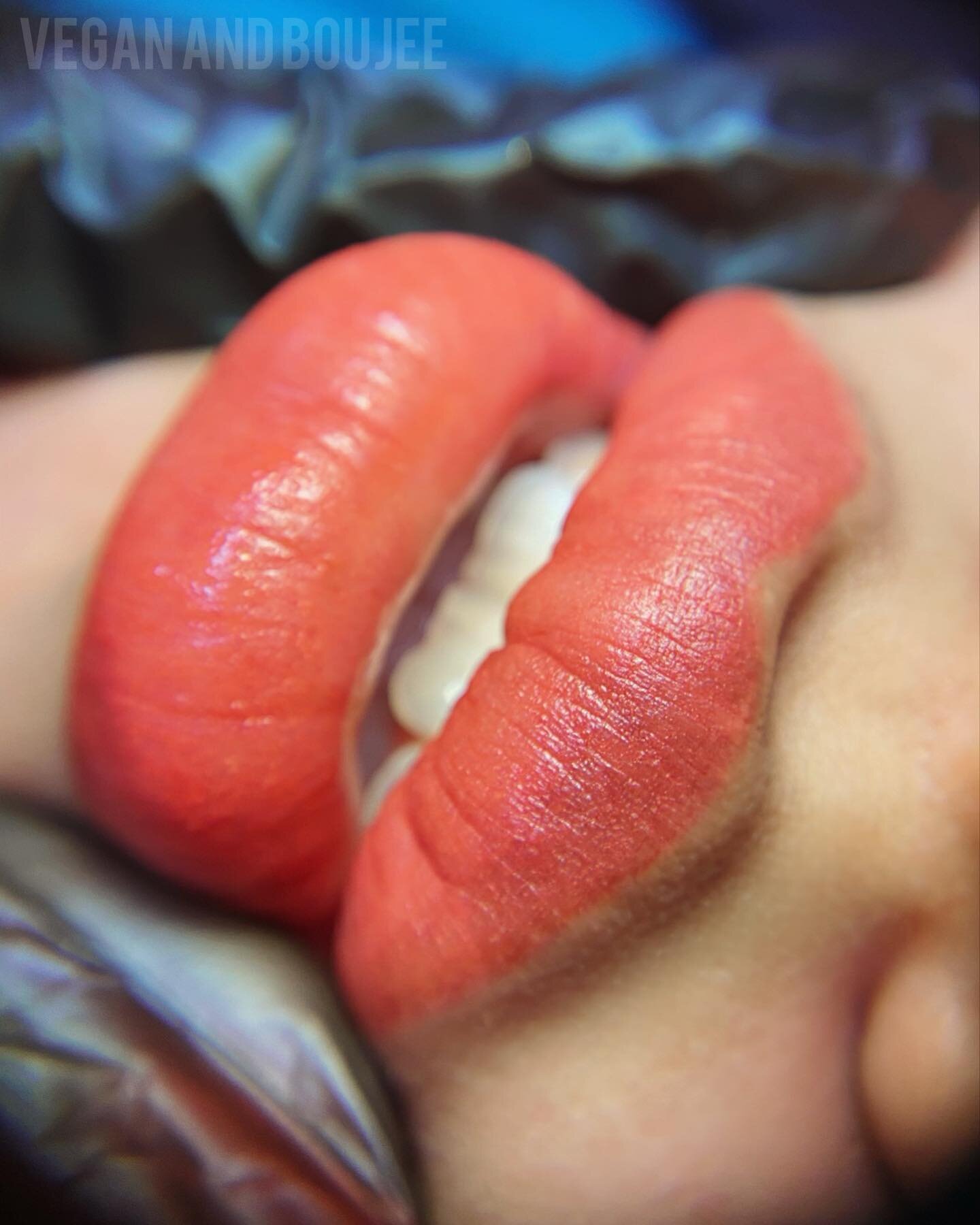 Are your lips summer time ready☀️🌊
Lip blush will give you a natural smudge proof defined youthful appearance. Lip blush can also neautralize natural dark pigment🤩💖 THIS IS IMMEDIATELY AFTER TREATMENT, color will fade 50% lighter!!!!!!
Link in bio