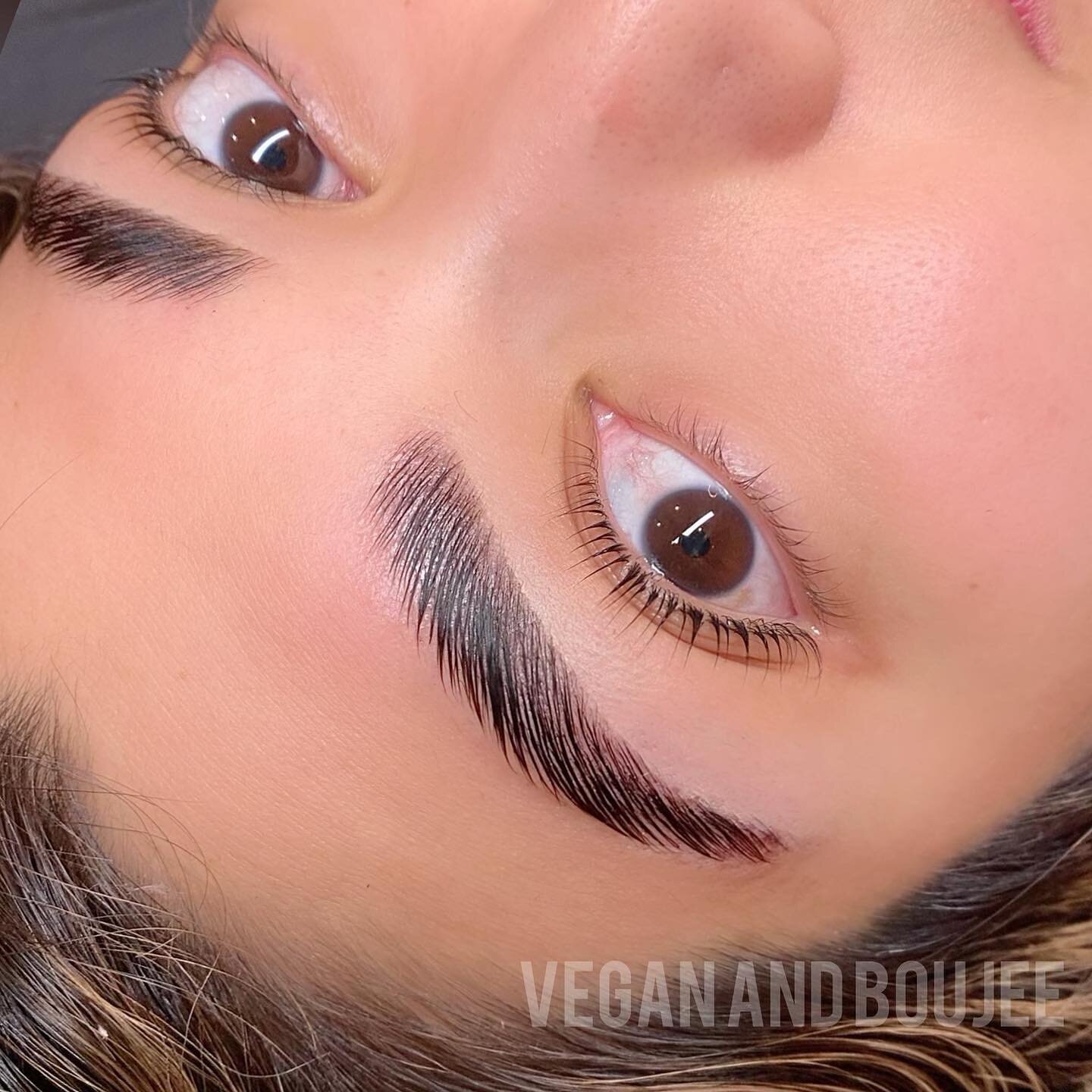 Brow lami Lash lift combo + tints🤩
All products used are vegan and cruelty free🐰🍃
Lifted using my VB Italian made solutions. Gentle and nourishing for the lash and brow hairs🥰
.
Link in bio to book treatment and trainings 🤓&hearts;️
.
.
.
.
#bro
