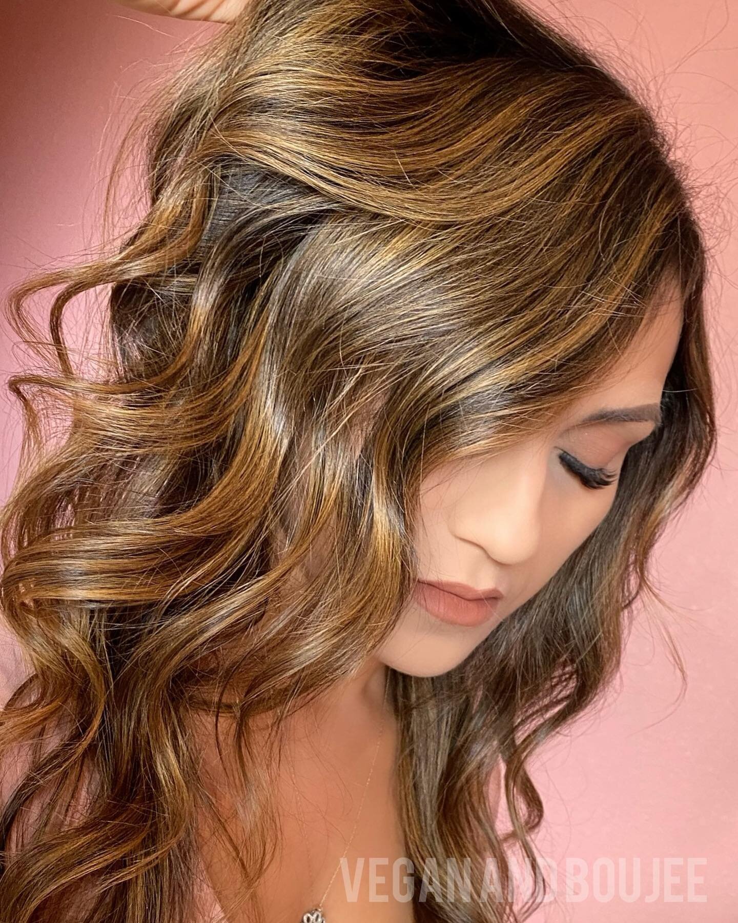 Natural balayage is my favorite hair color service🥲
Subtle and the grow out is the softest
.
Lift @framesiusa
Root + tone @paulmitchellpro
Wash + style @kavella (link in bio to purchase products, use code BOUJEE10 🤑)
.
.
.
#cosmoprofbeauty #hairtra