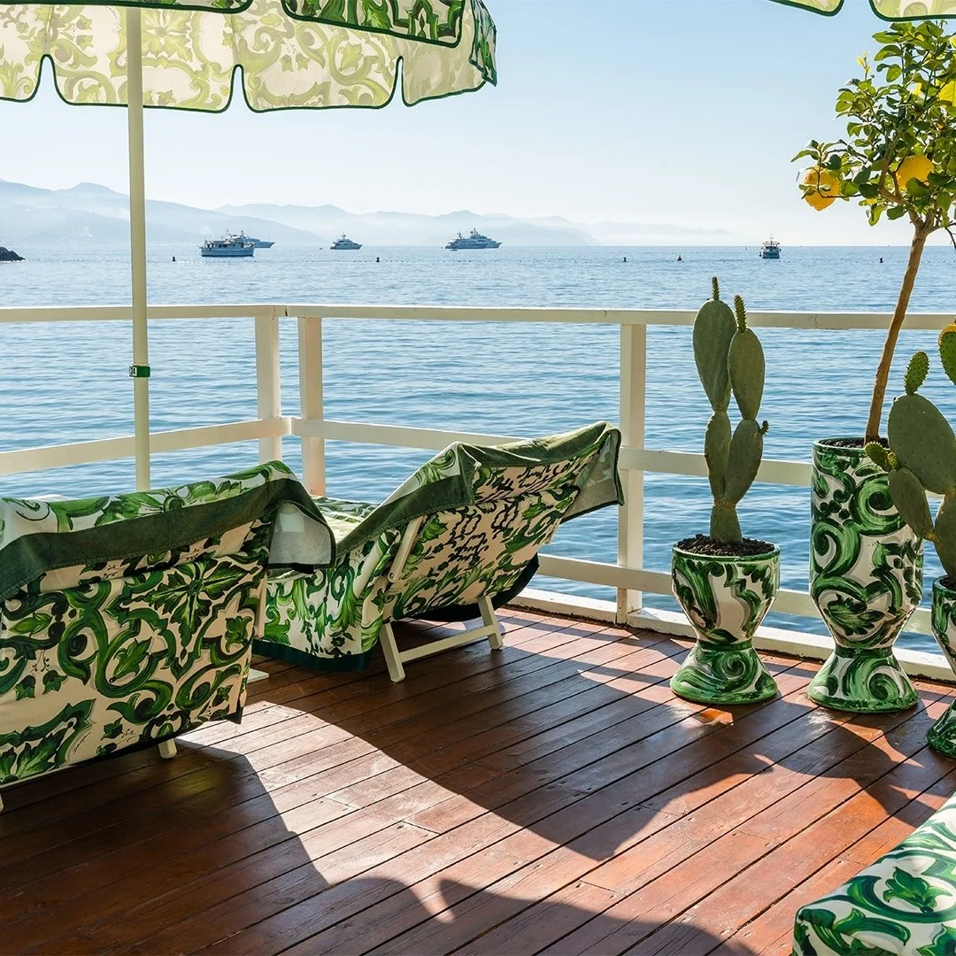 dolce-and-gabbana-resort-2025-takeover-beach-club-le-carillon-portofino-06.jpg