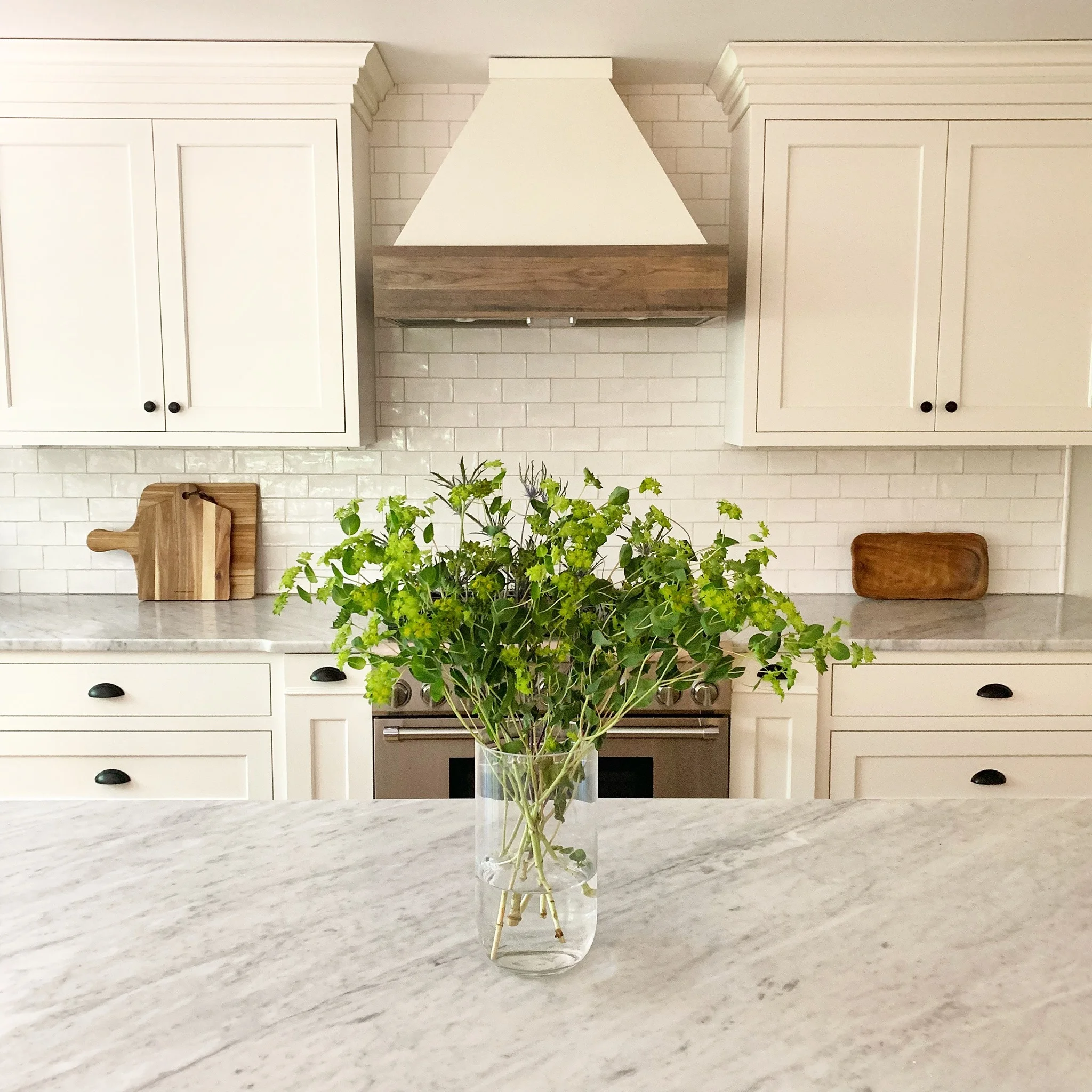 modernfarmhousekitchen.jpg